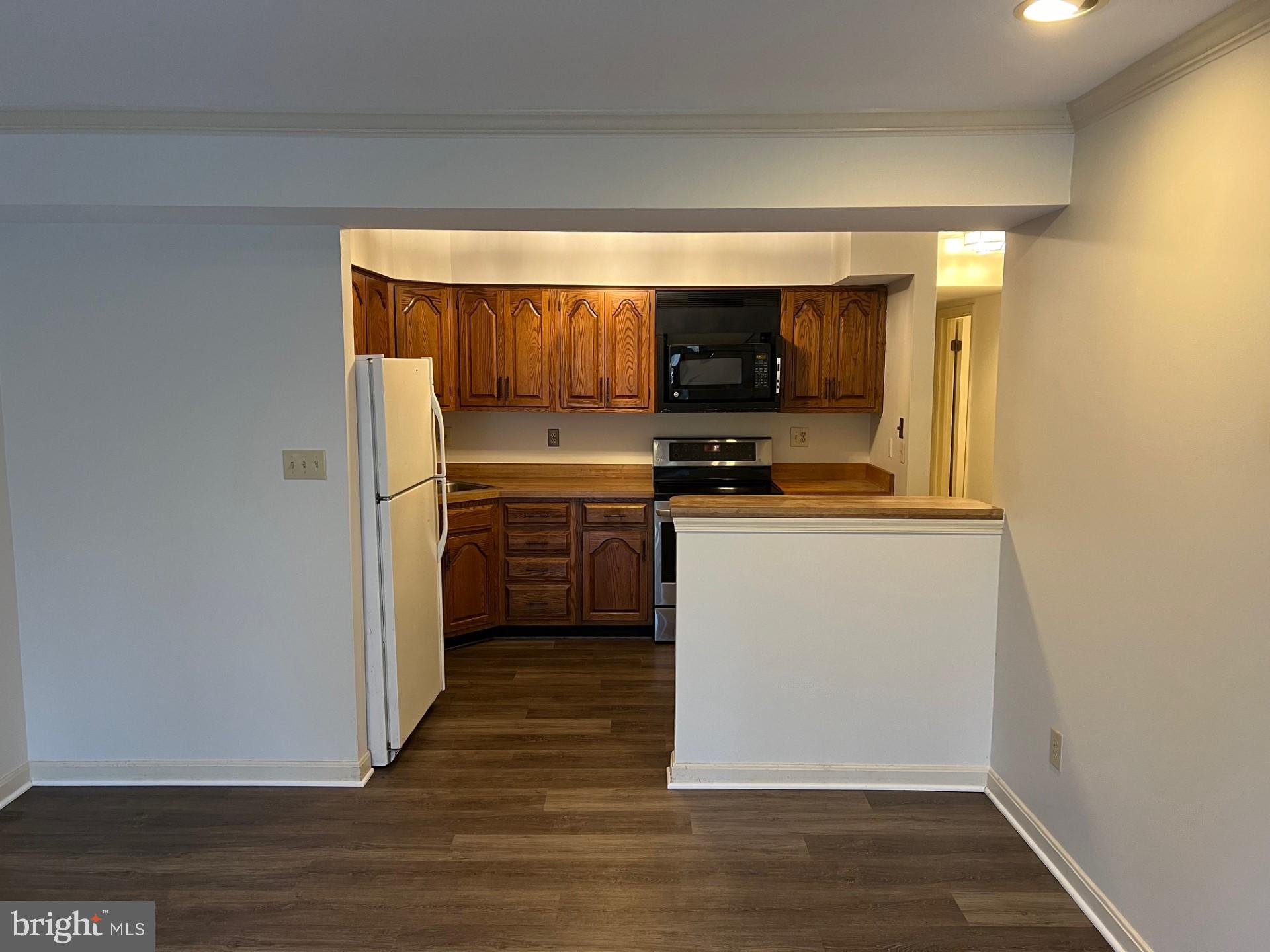 HUNTINGTON WOODS - Residential Lease