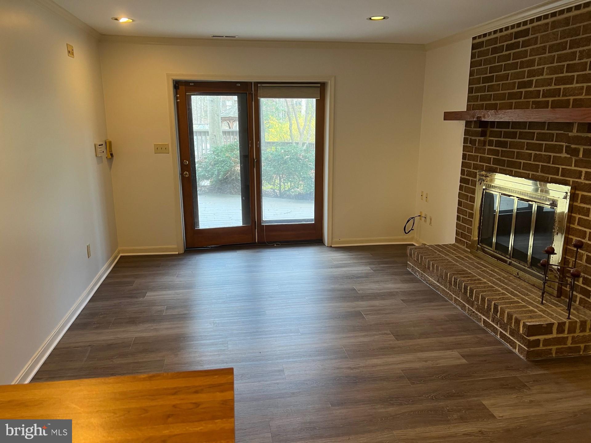 HUNTINGTON WOODS - Residential Lease