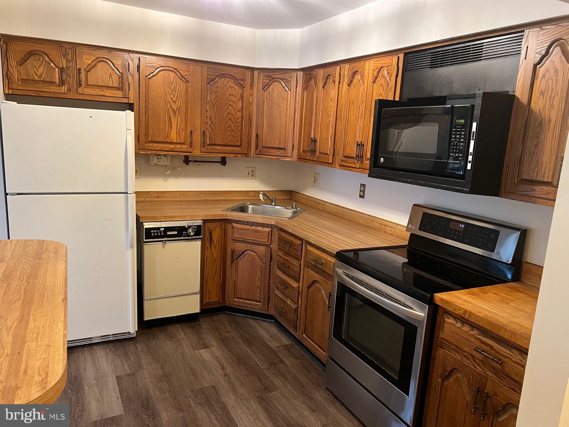 HUNTINGTON WOODS - Residential Lease