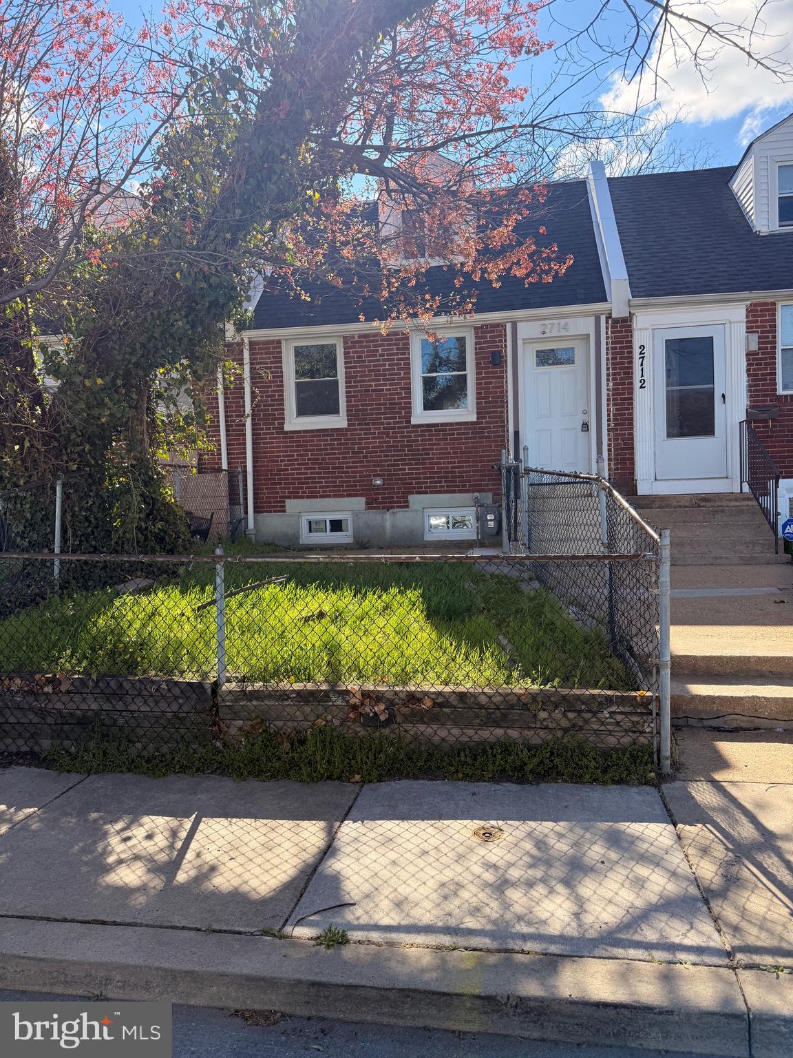 2714 THATCHER STREET