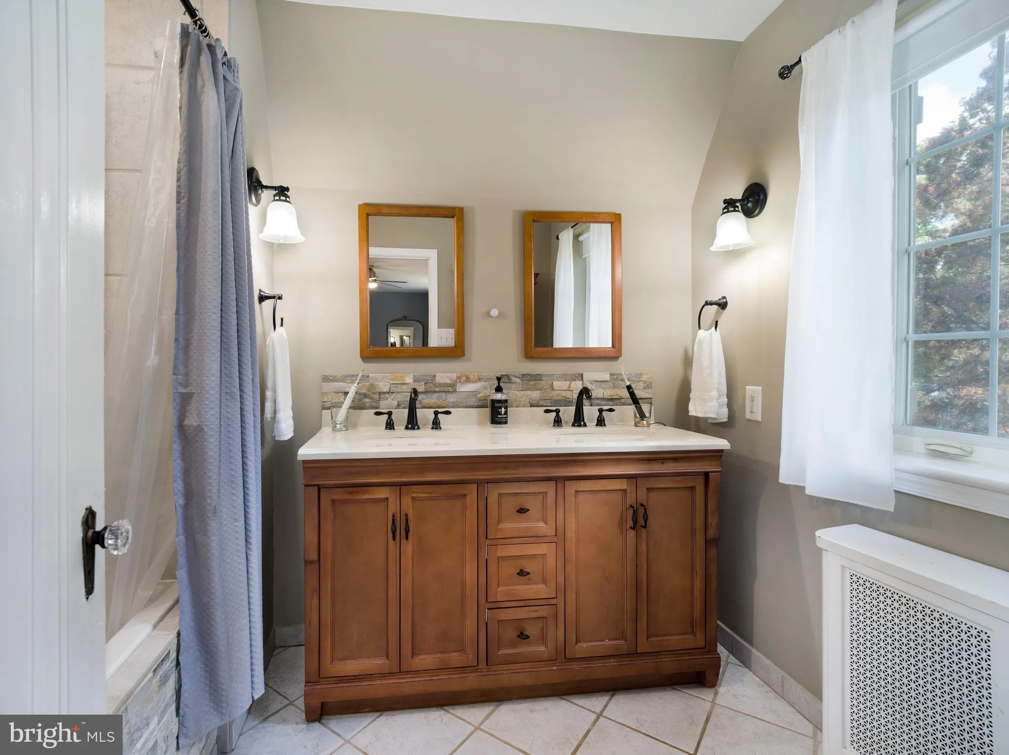 Drexel Hill, Pennsylvania 19026, United States, 4 Bedrooms Bedrooms, ,4 BathroomsBathrooms,Residential,Active,136566