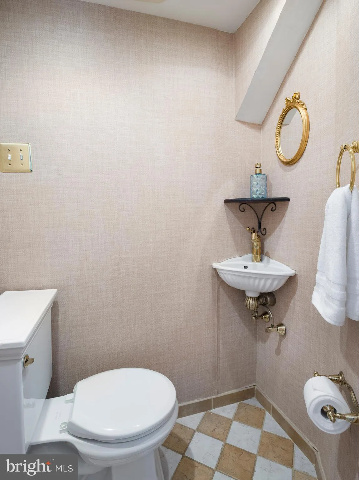 Drexel Hill, Pennsylvania 19026, United States, 4 Bedrooms Bedrooms, ,4 BathroomsBathrooms,Residential,Active,136566