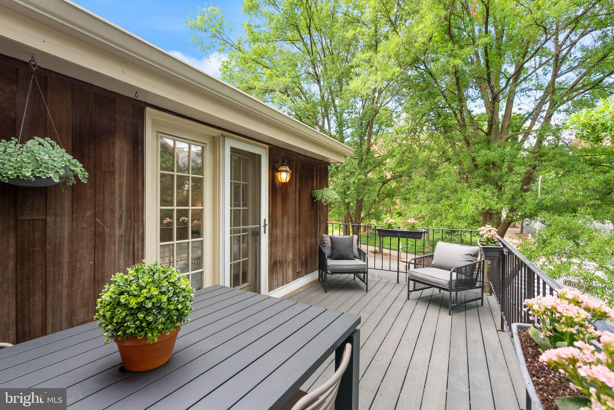 CLARENDON - Residential