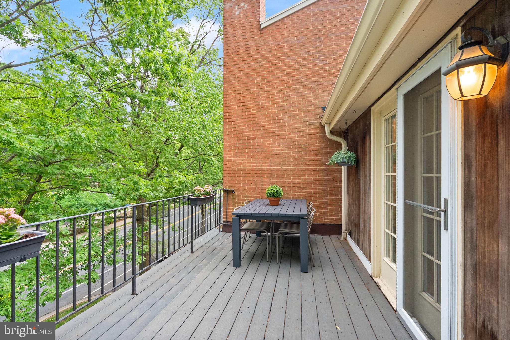 CLARENDON - Residential