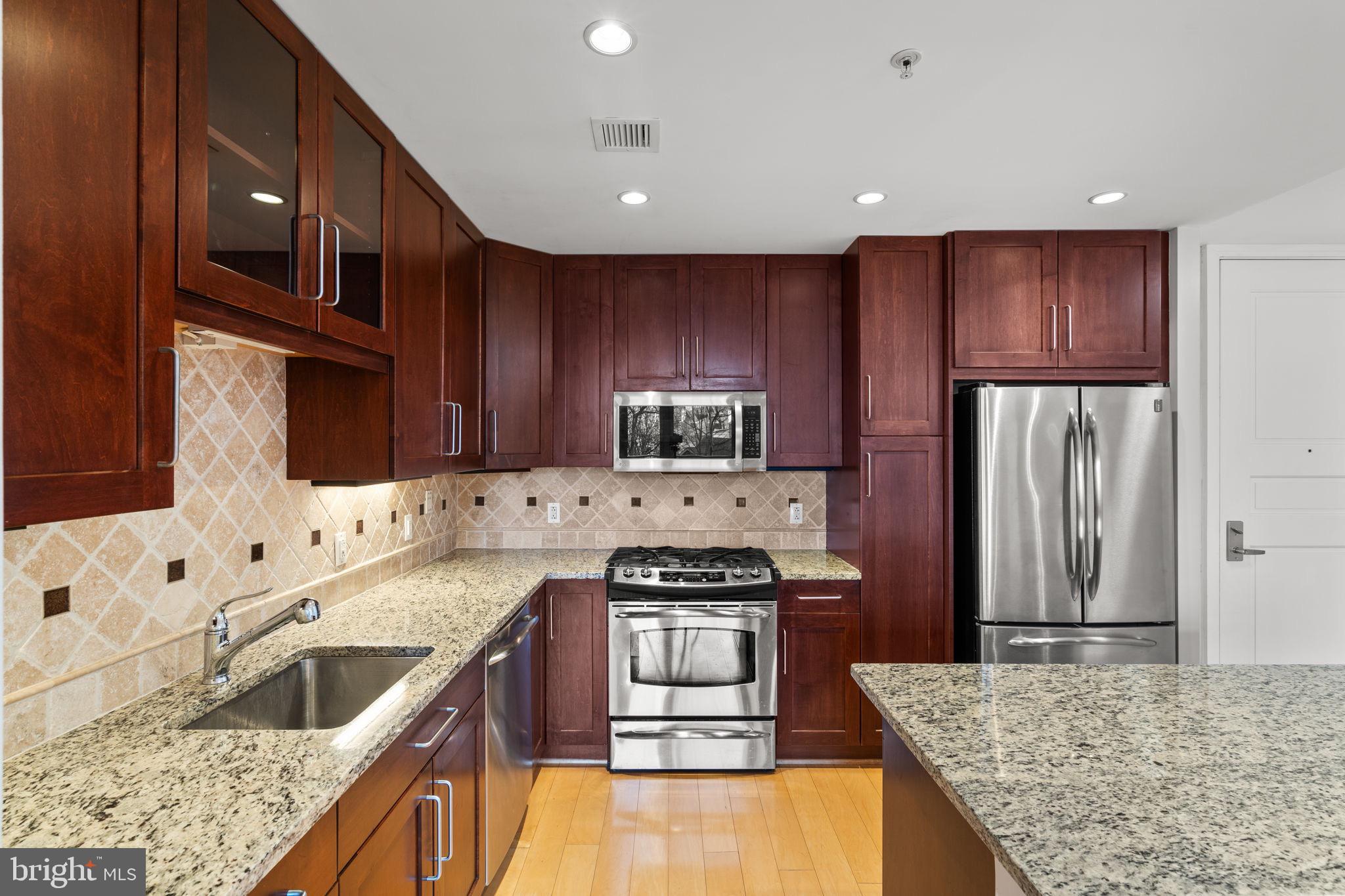 ONE PARK CREST CONDOMINIUM - Residential