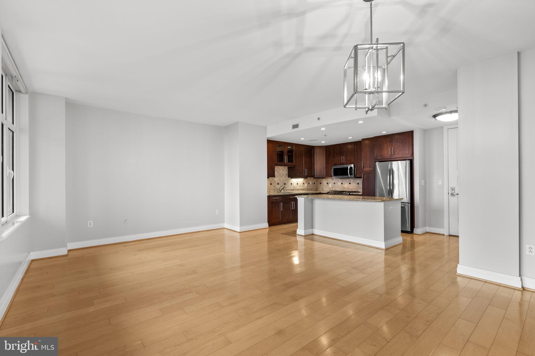 ONE PARK CREST CONDOMINIUM - Residential