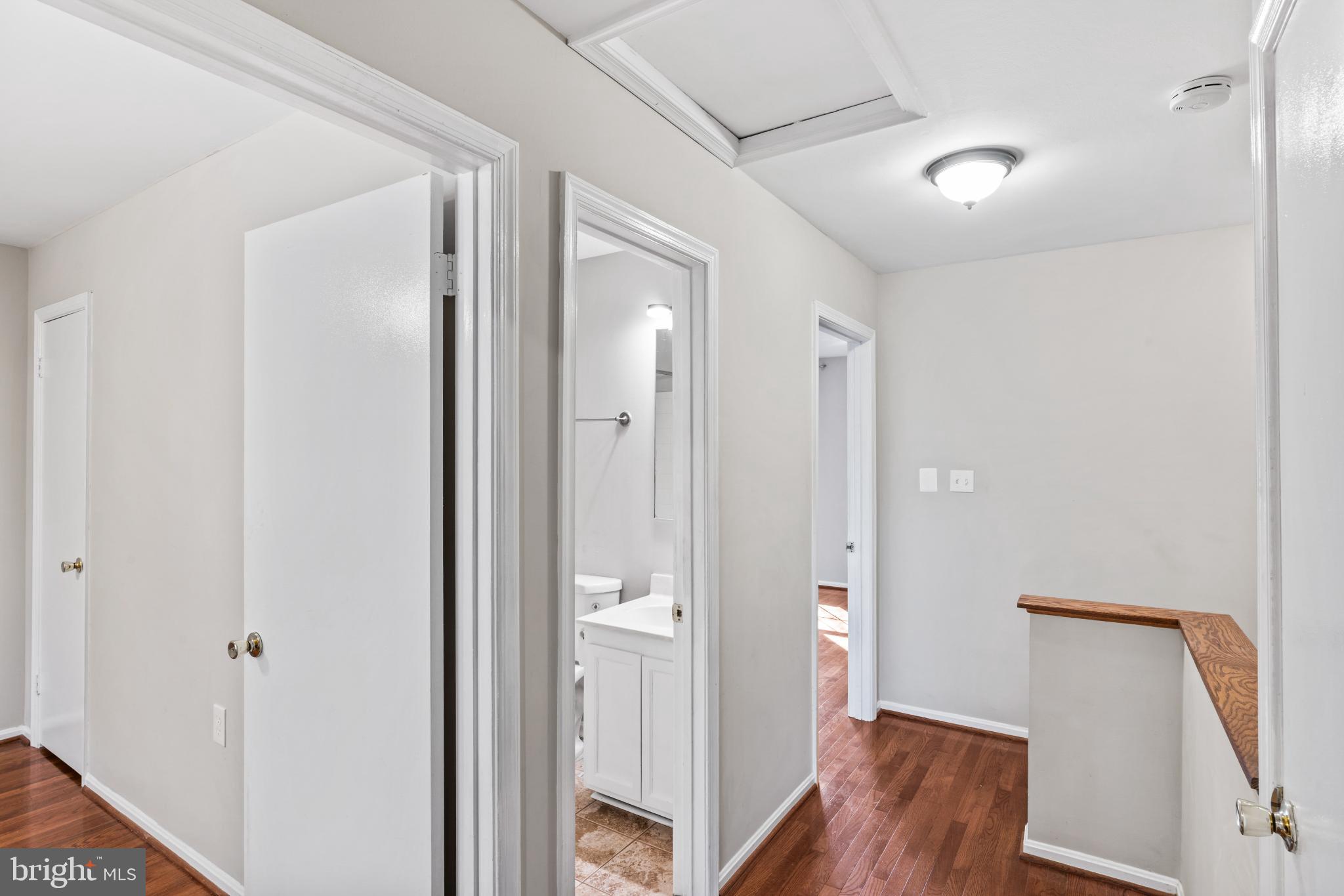 HOLLAND TOWNE - Residential Lease