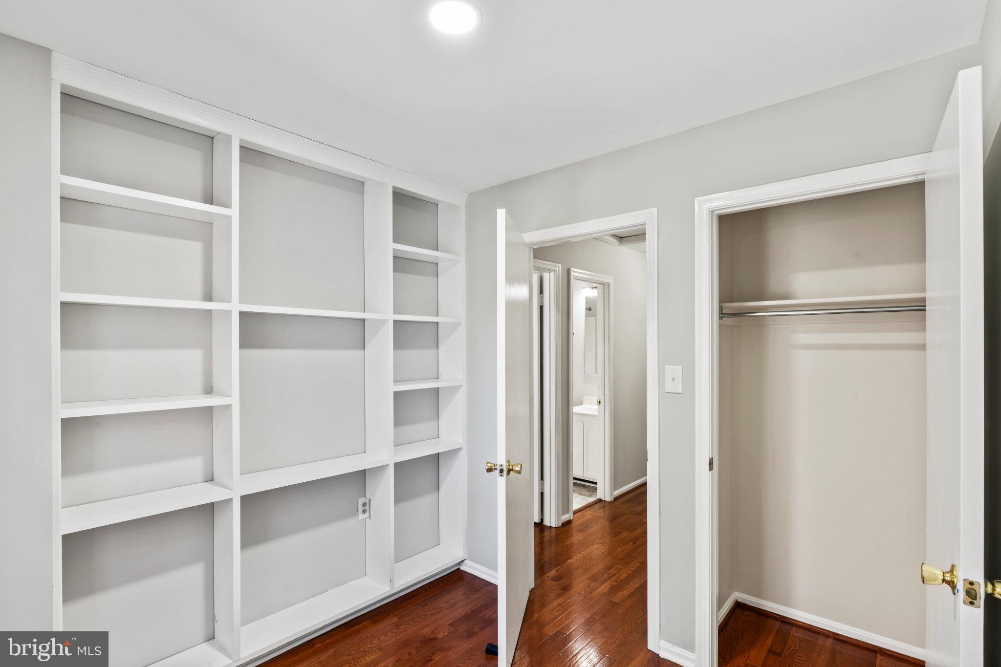 HOLLAND TOWNE - Residential Lease