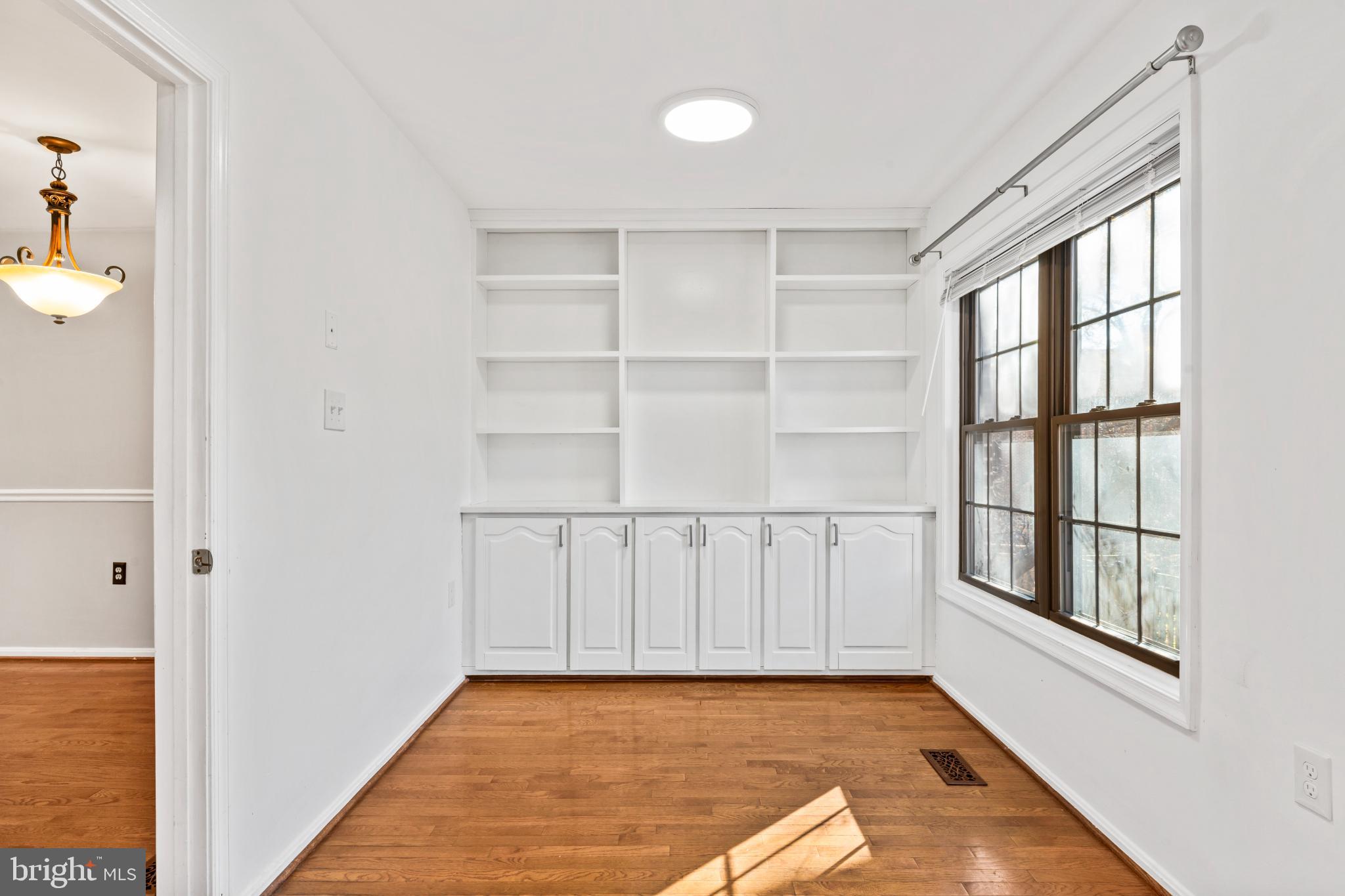 HOLLAND TOWNE - Residential Lease