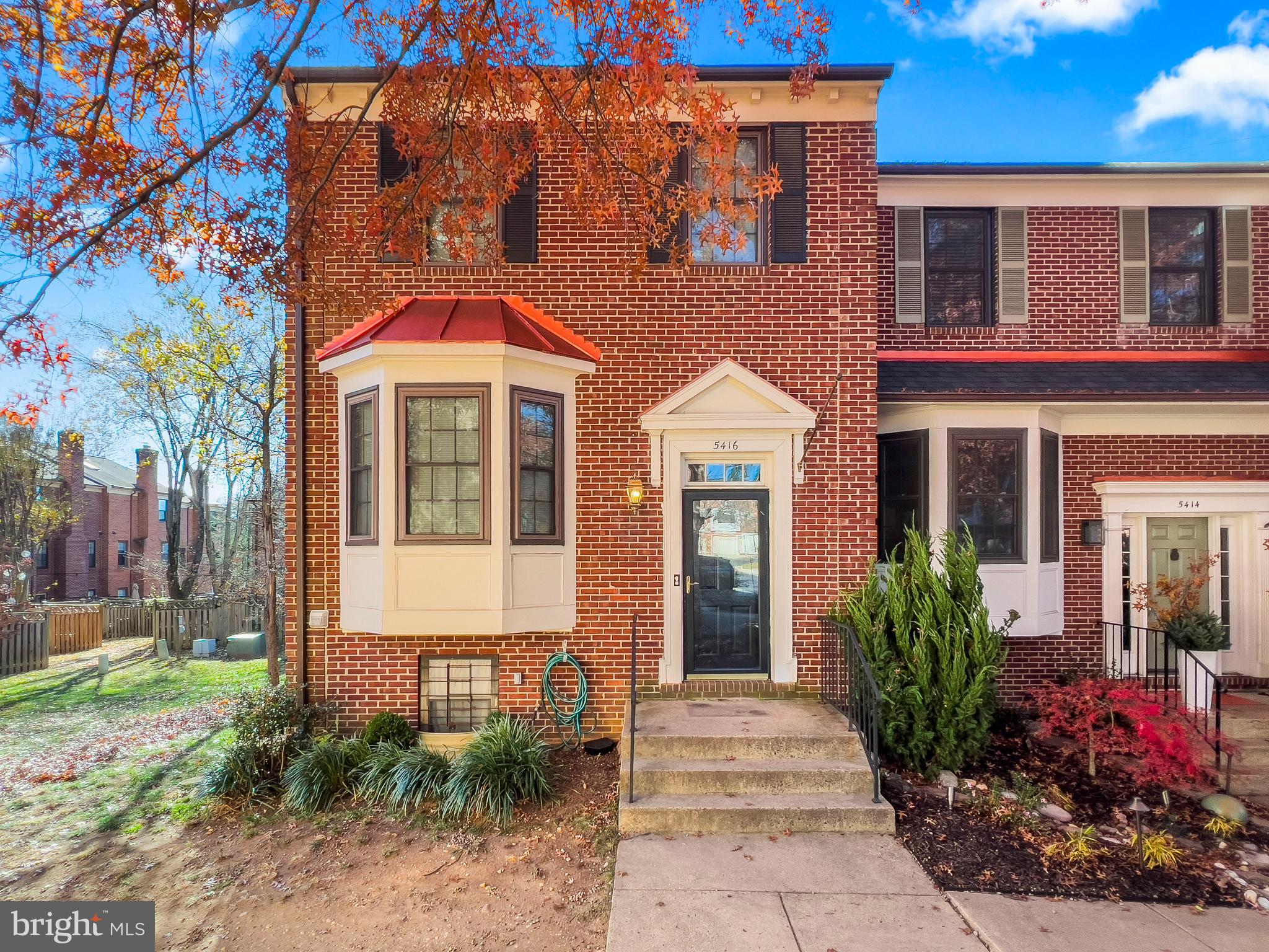 HOLLAND TOWNE - Residential Lease