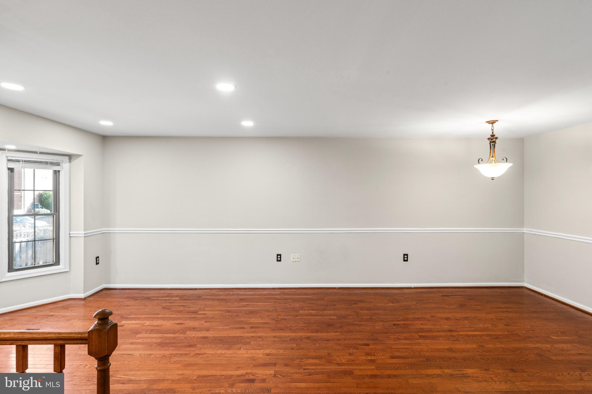 HOLLAND TOWNE - Residential Lease