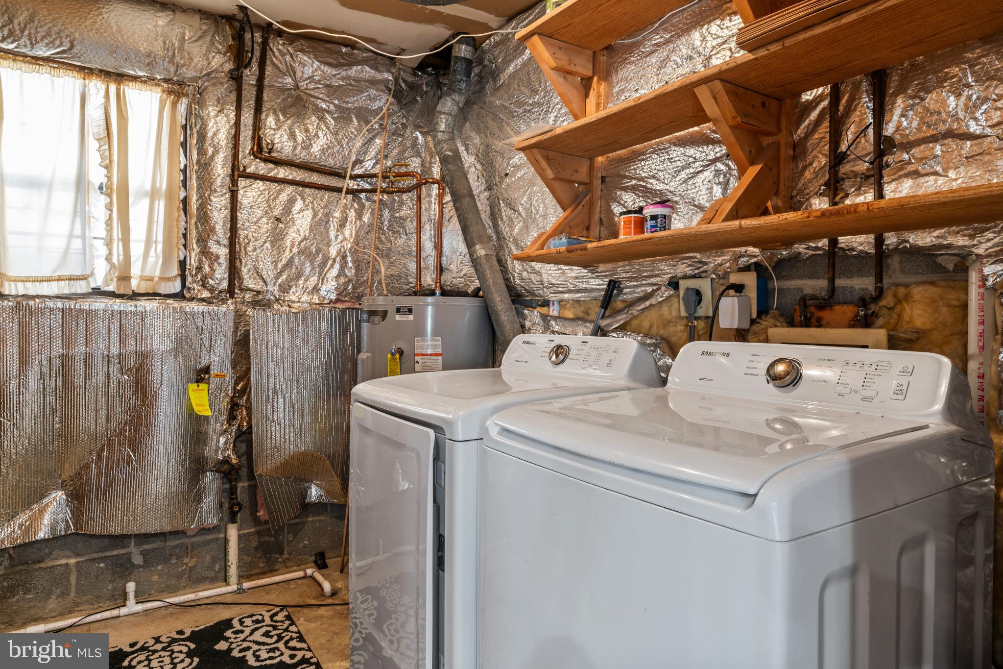 HOLLAND TOWNE - Residential Lease