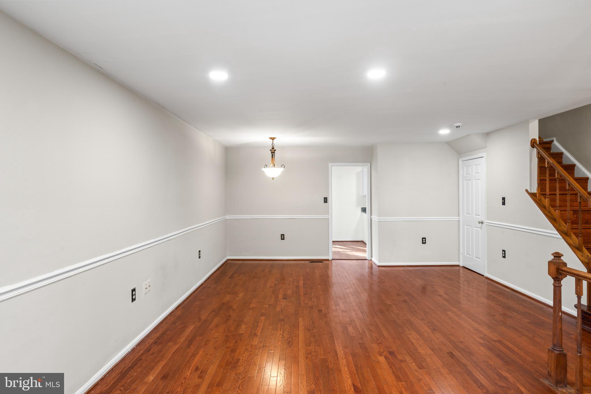 HOLLAND TOWNE - Residential Lease