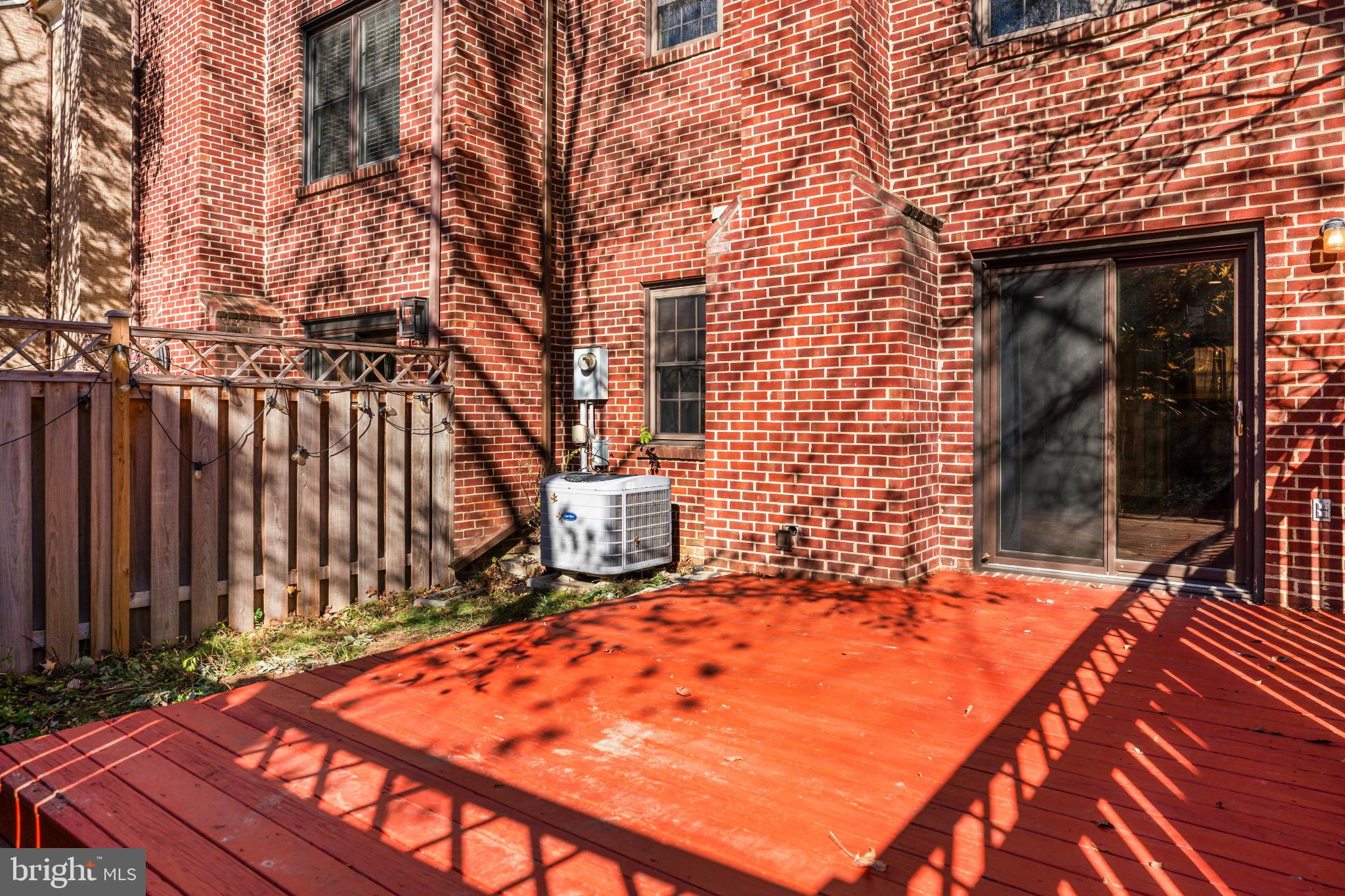 HOLLAND TOWNE - Residential Lease