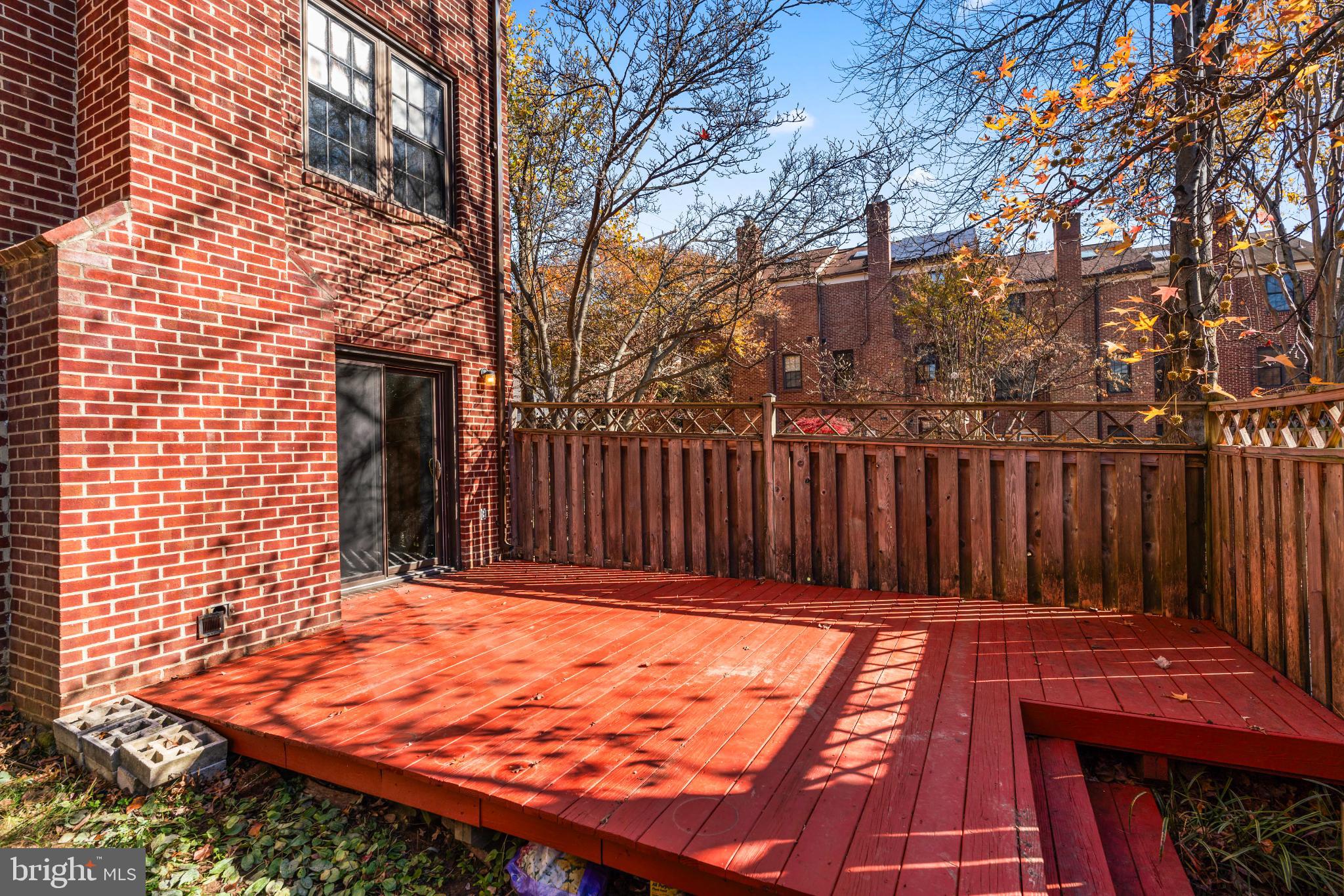 HOLLAND TOWNE - Residential Lease