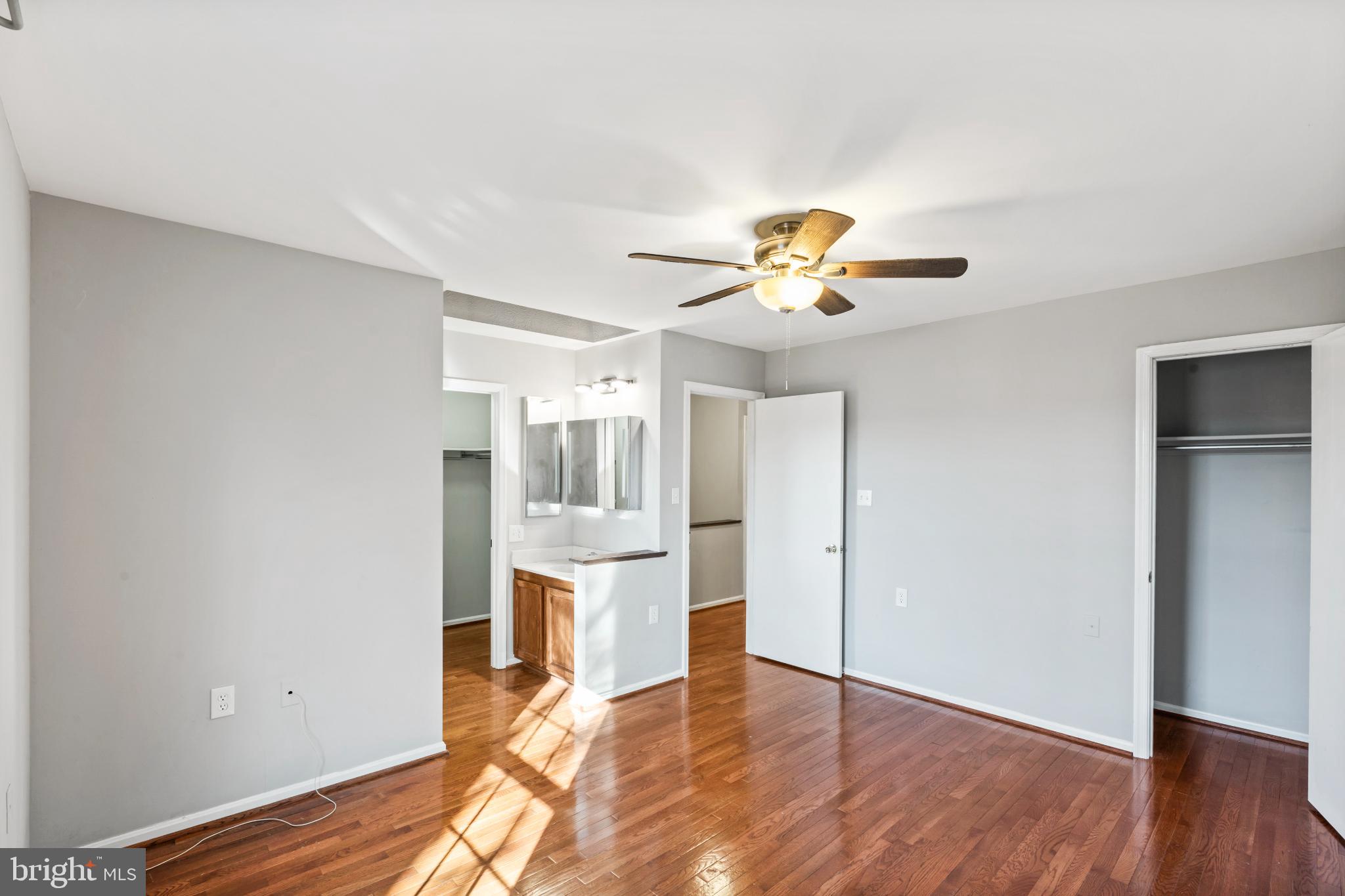 HOLLAND TOWNE - Residential Lease