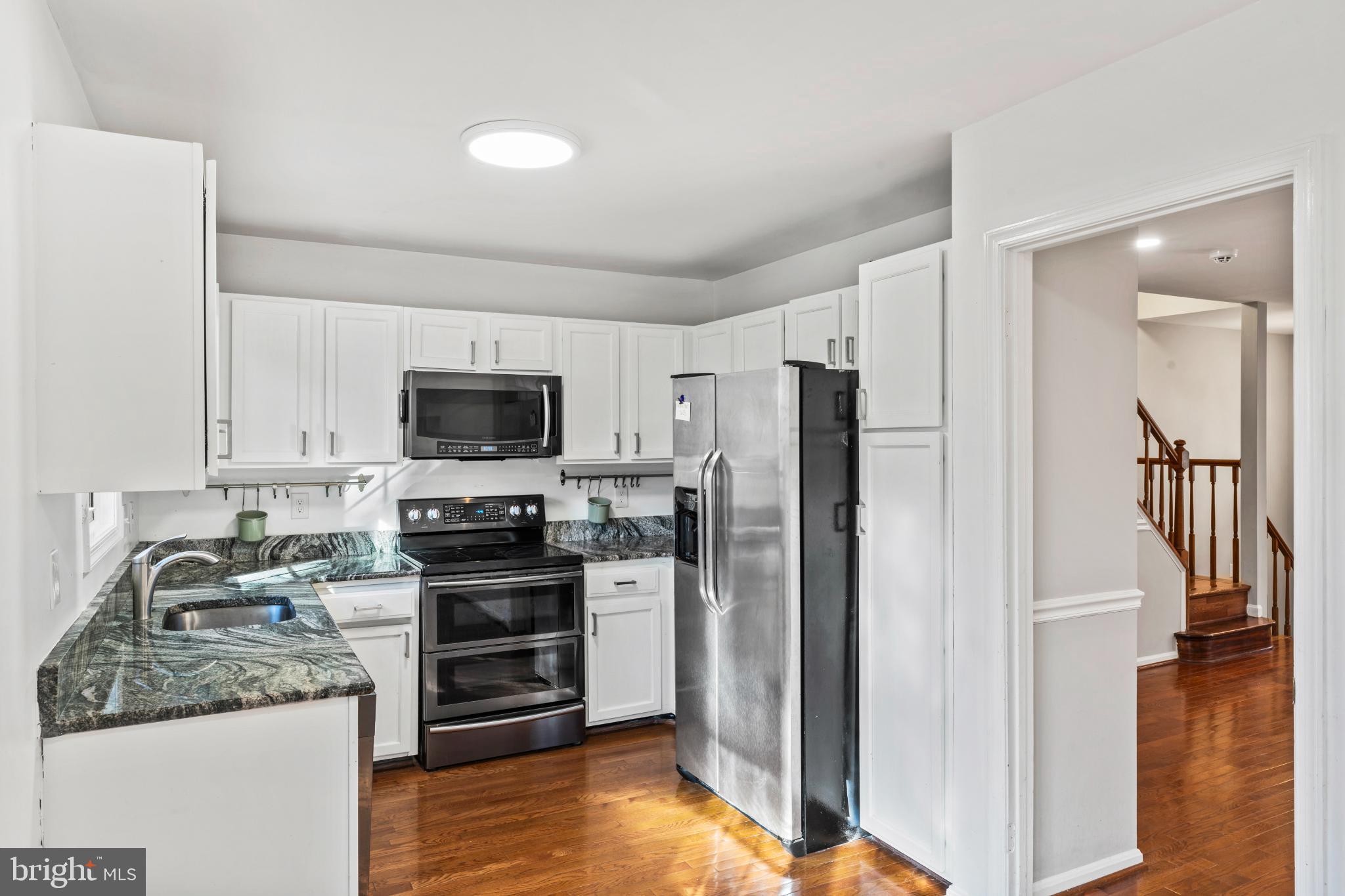 HOLLAND TOWNE - Residential Lease