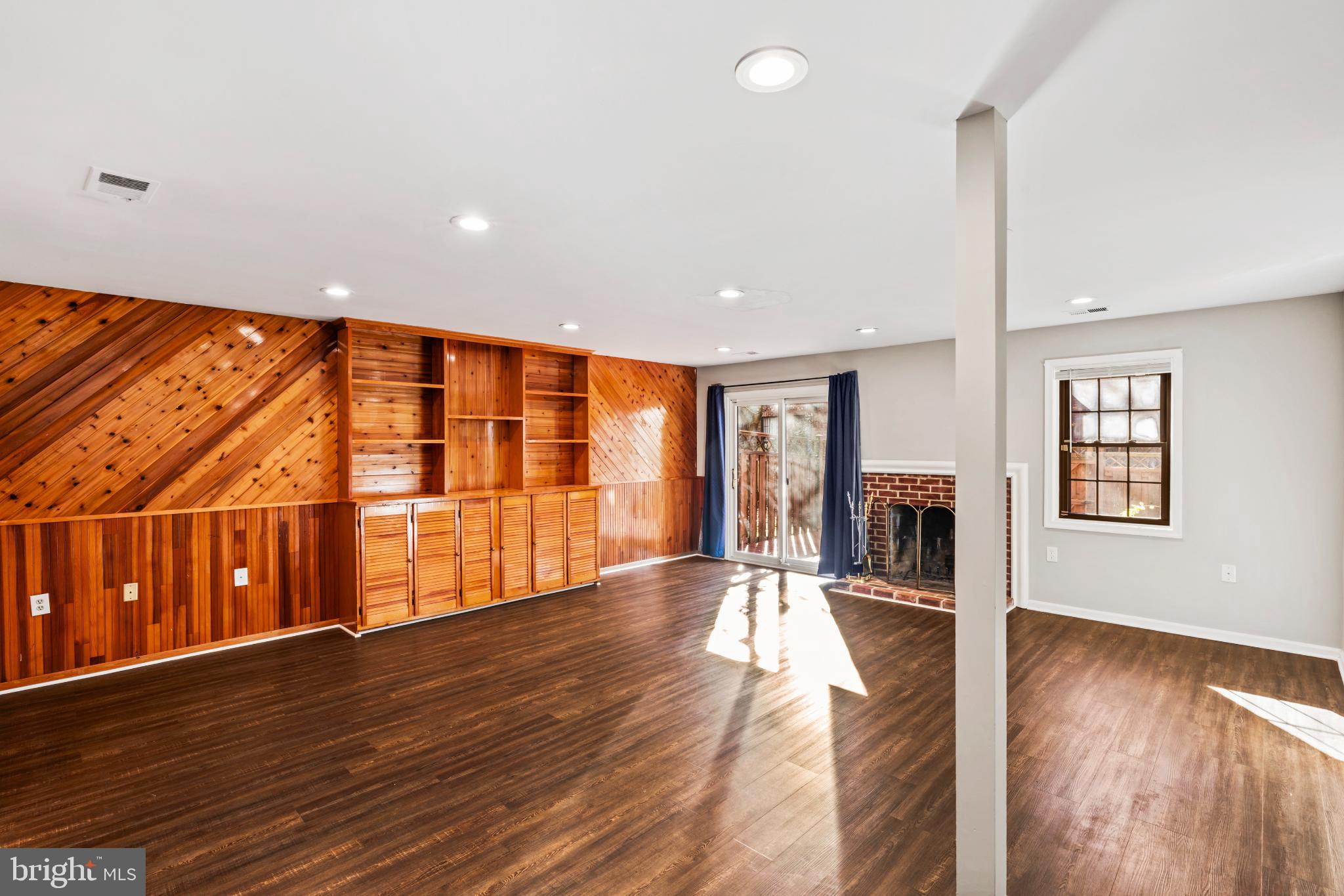 HOLLAND TOWNE - Residential Lease