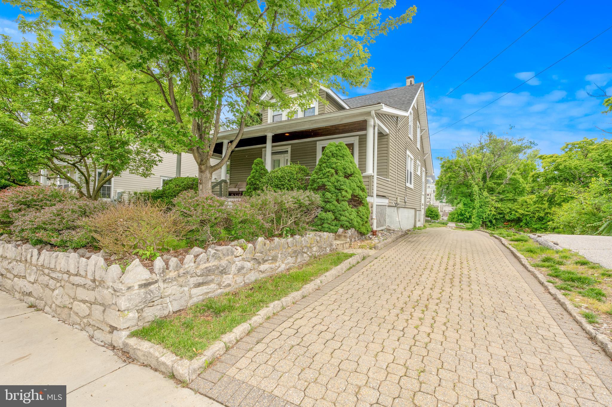 34 BURKE AVENUE E