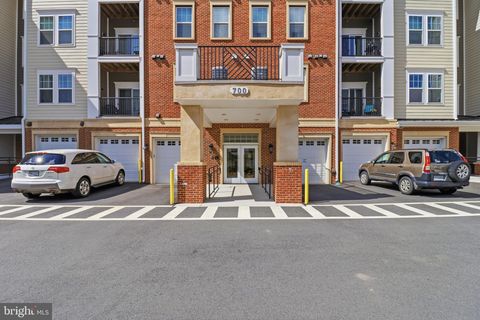 Photo of 700 Mount Airy Terrace NE #301, LEESBURG, VA 20176 (MLS # VALO2121464)