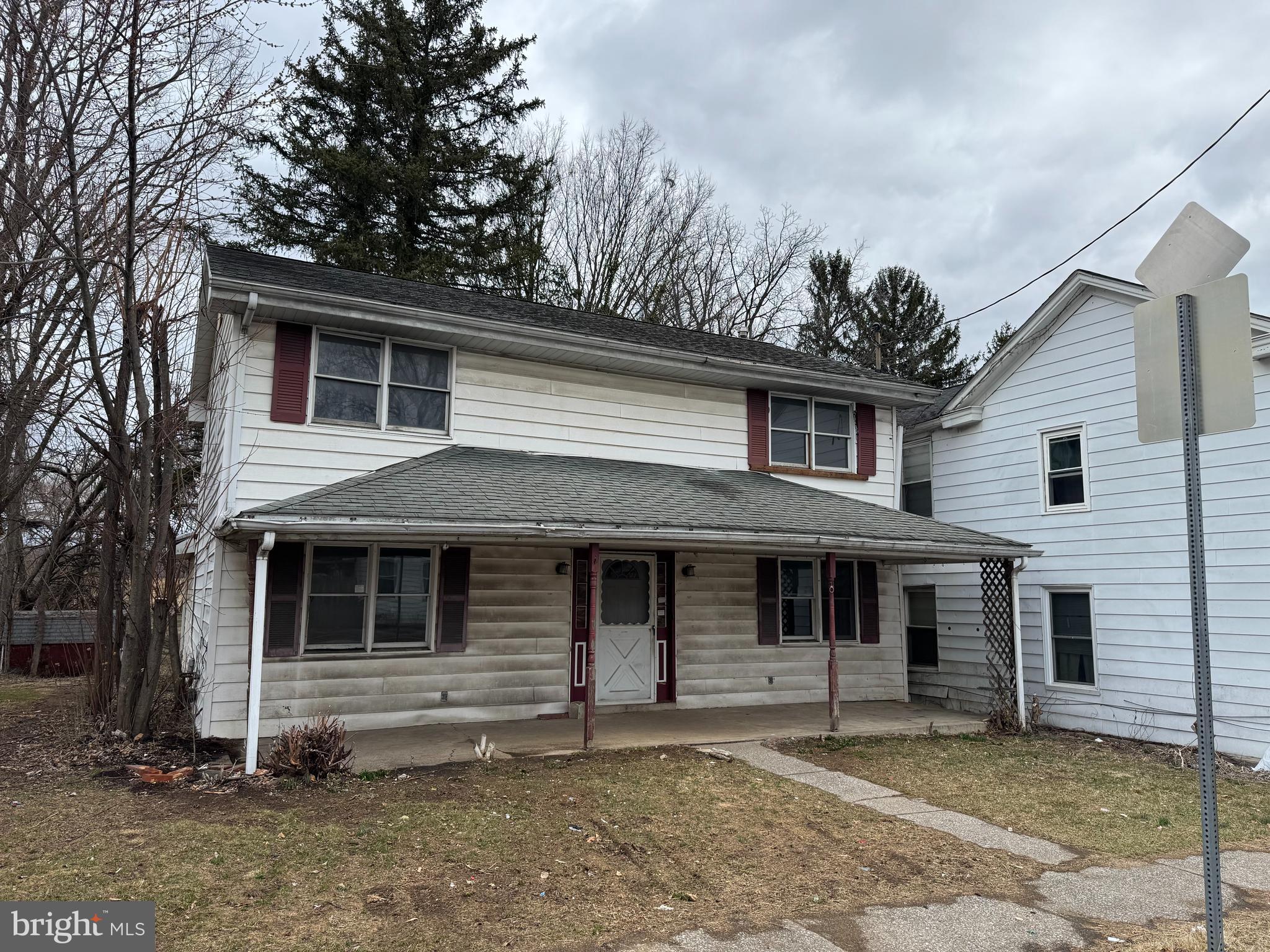 BANK OWNED. Great location. Near everything. Needs a some TLC.
Detached, 3 Bedroom, 1 bath Home with parking on the back.
Nice lot goes all the way back to the alley.
Highest And Best due Date Is 3/31/2025 11:59:00 PM
** MULTIPLE OFFER NOTICE ** The the property is being sold strictly in AS-IS condition.
APRIL 4 UPDATE: Awaiting Contract Signtures from Seller (Bank). This will take days. Property no longer avaibale but cannot go officially "Pending" until we recieve the fully ratified contract.