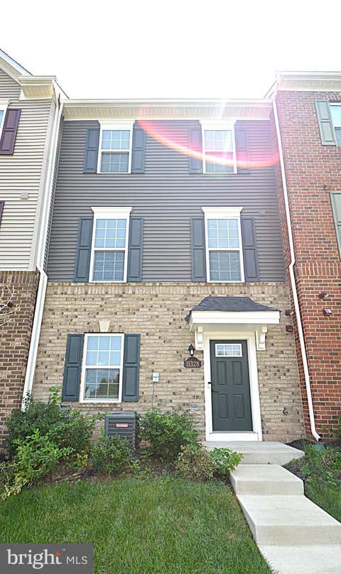 Townhouse For Rent - 11328 Willow Green Circle<br/> MANASSAS, VA 20109