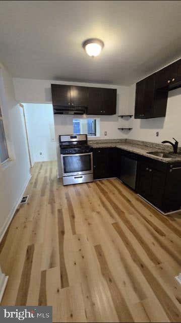 Townhouse For Rent - 1835 N Leithgow Street<br/> PHILADELPHIA, PA 19122