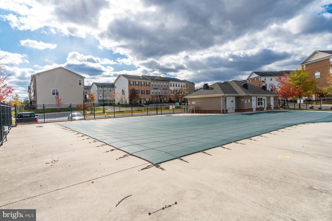 MARKET CENTER - Residential