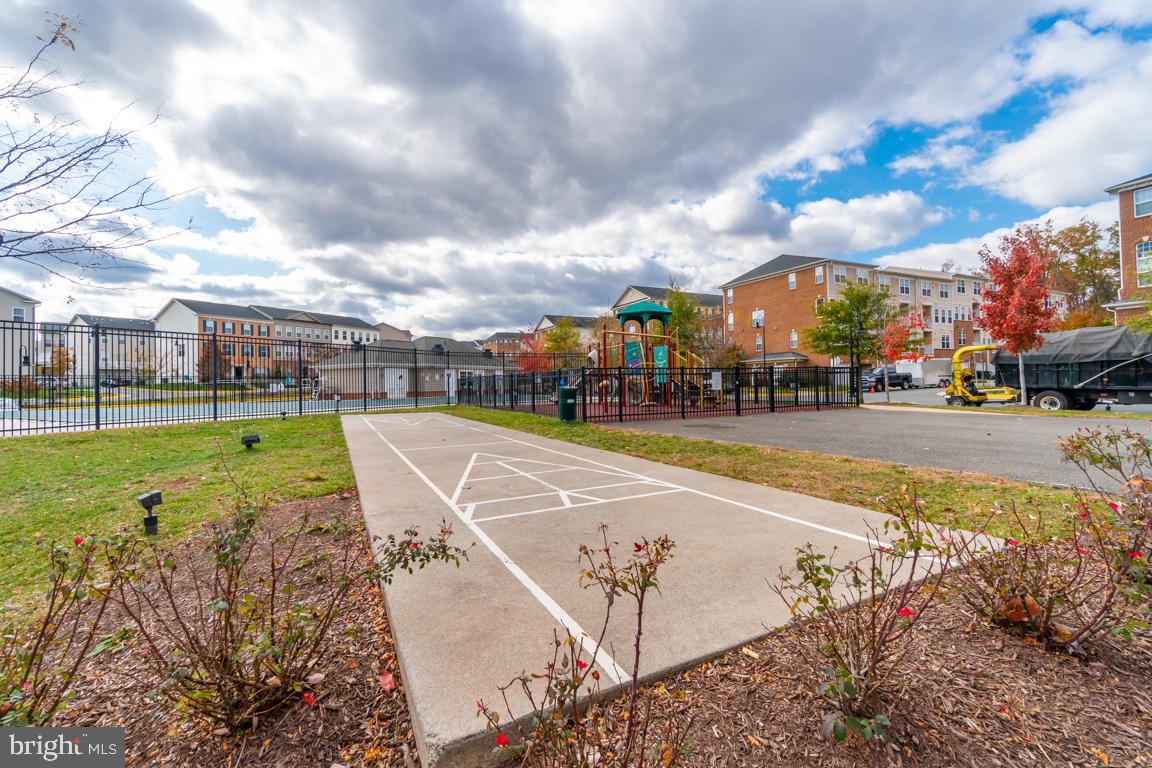 MARKET CENTER - Residential