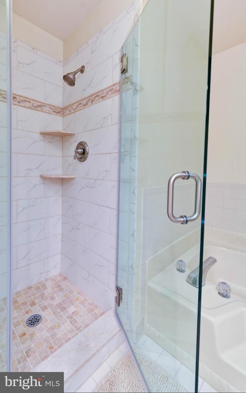 MC LEAN PROVINCE - Residential