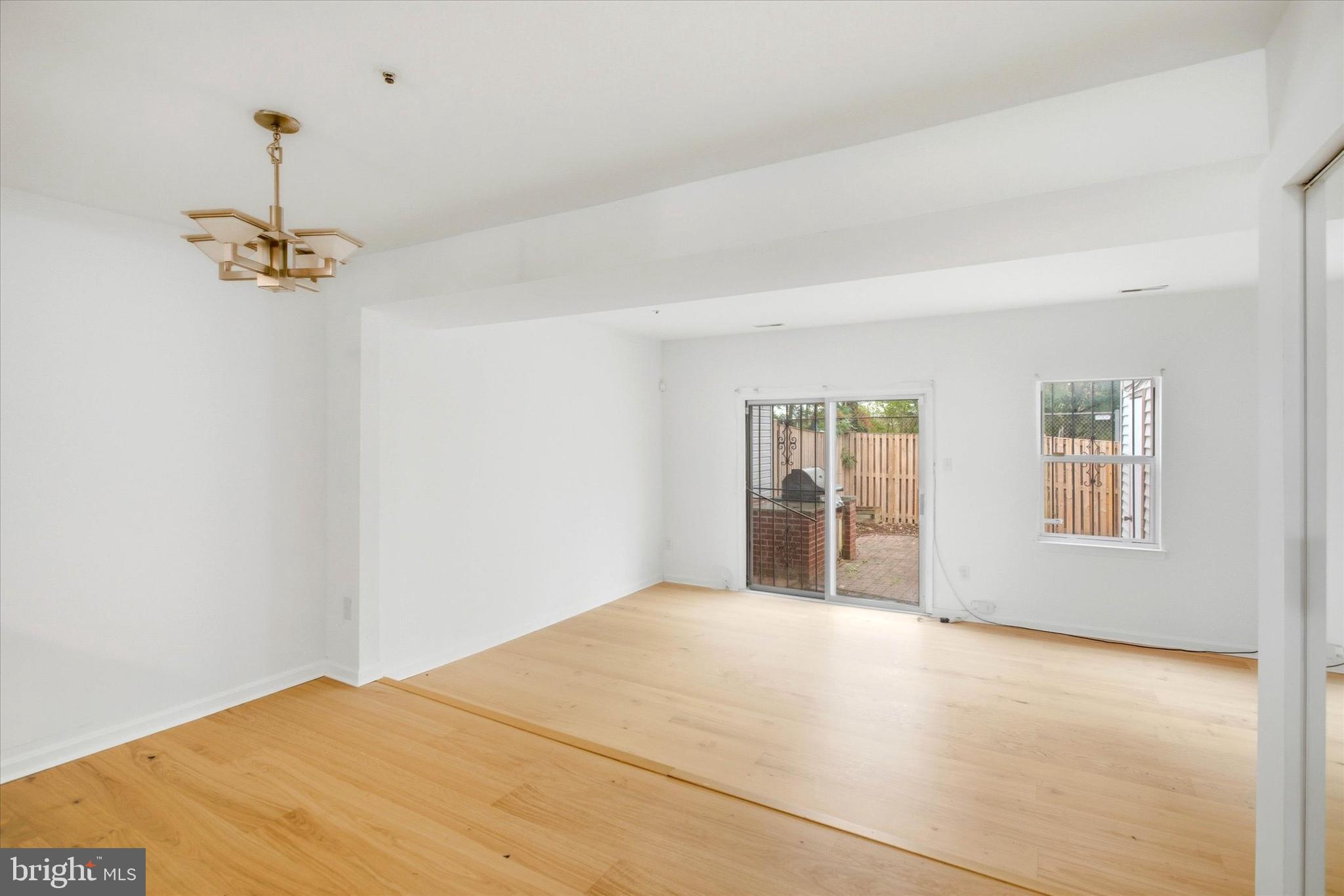 LONDON WOODS - Residential