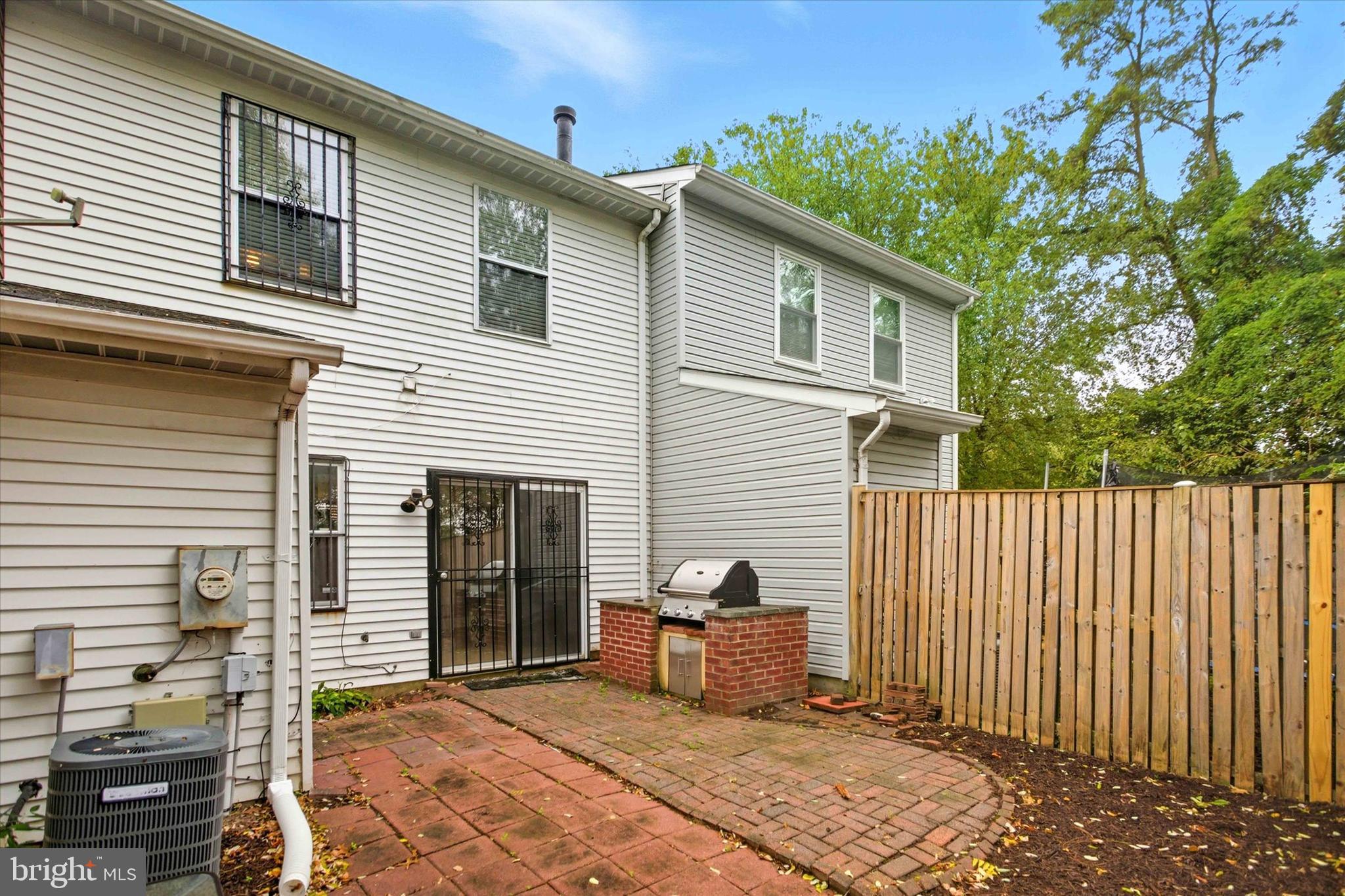 LONDON WOODS - Residential