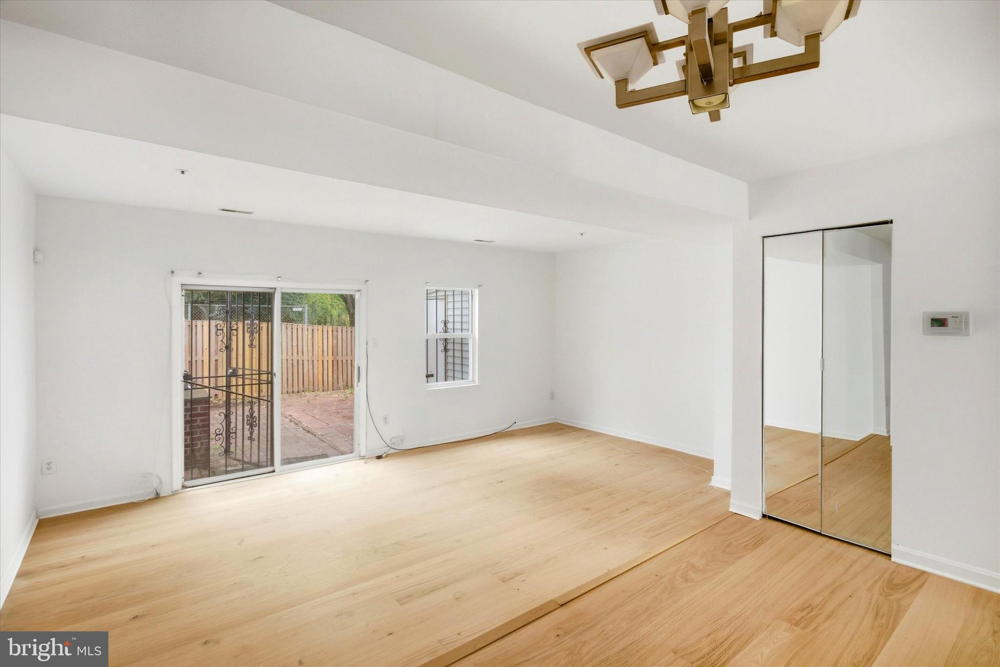 LONDON WOODS - Residential