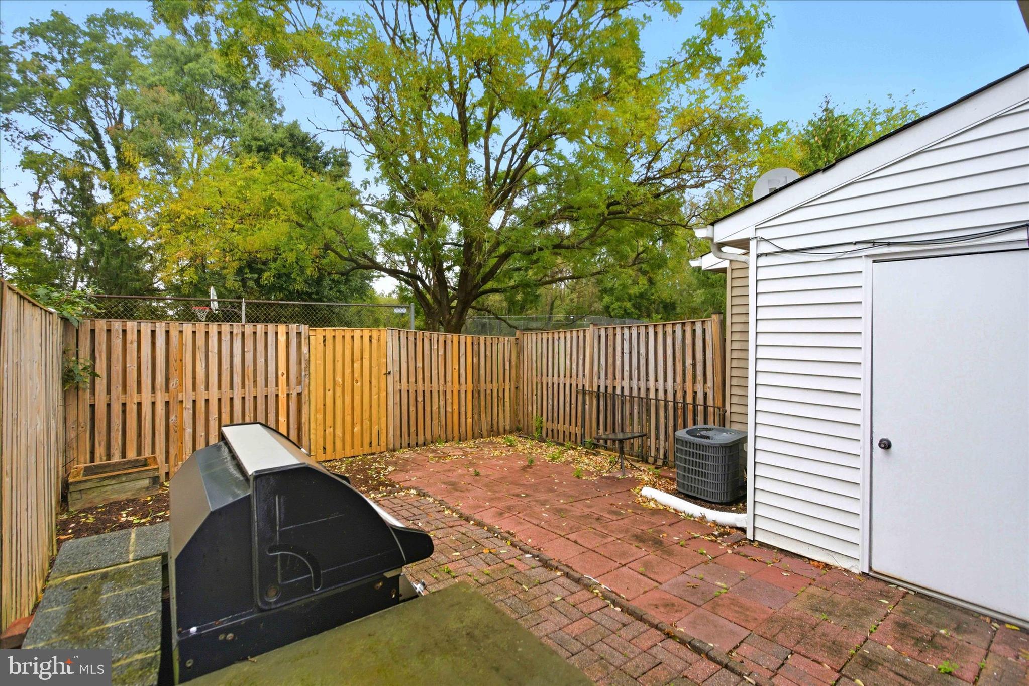 LONDON WOODS - Residential