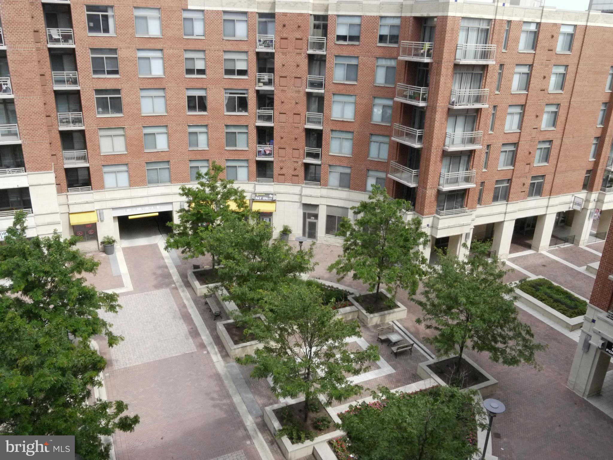 ECLIPSE ON CENTER PARK - Residential