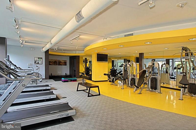 ECLIPSE ON CENTER PARK - Residential