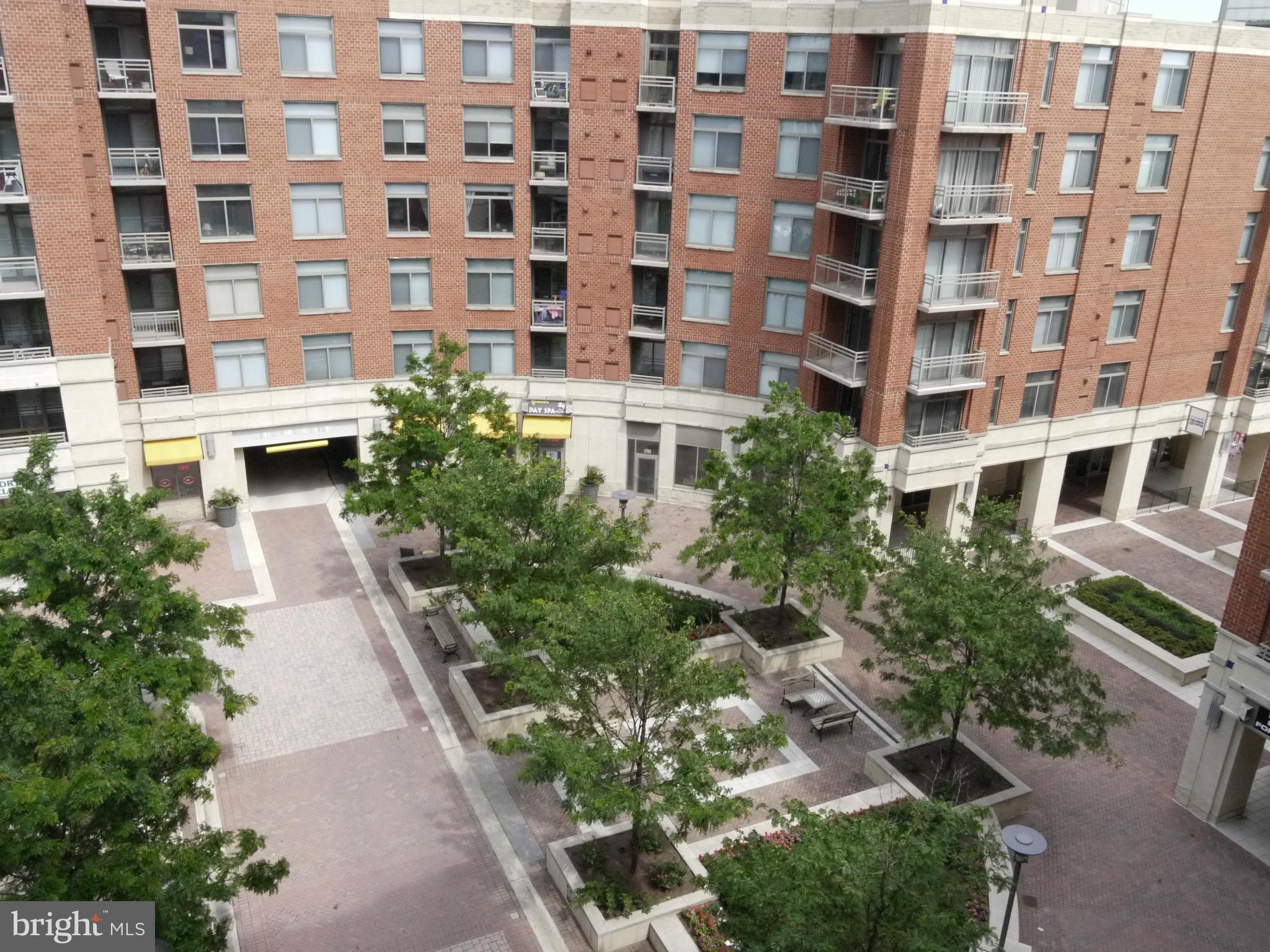 ECLIPSE ON CENTER PARK - Residential