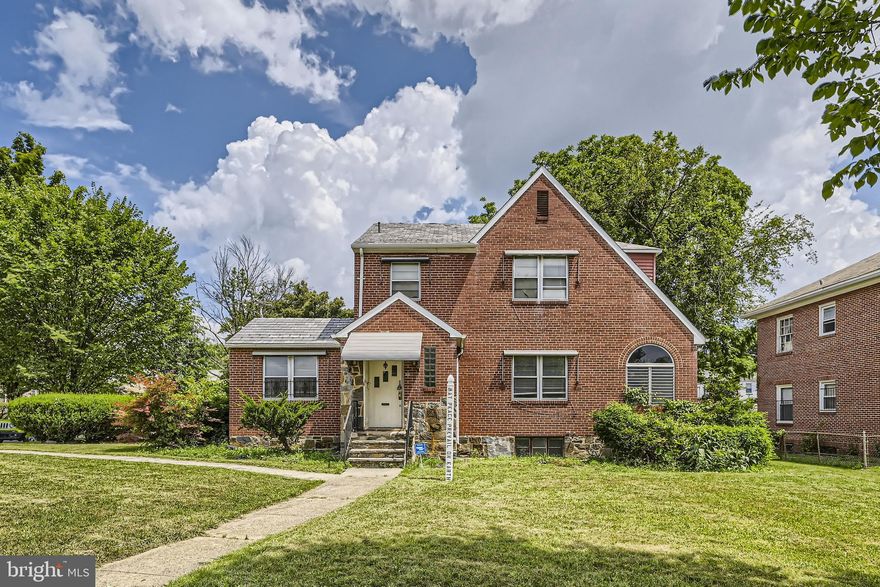 Offer deadline: Sunday, 8/20 at 5:00pm.

Restore history with this 1935 colonial in the desirable Ashburton community. Great investment opportunity to make your next home. Charming, spacious and tons of potential.

Over 2400 square feet, 4 bedrooms, 3 full baths, walnut floors throughout and a backyard/sun porch perfect for entertaining.

Repairs needed. Sold AS-IS.