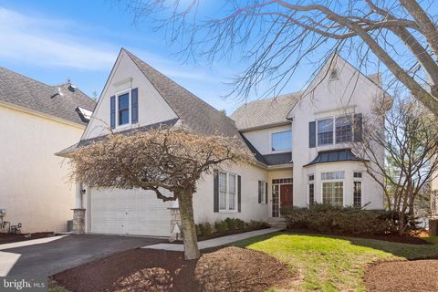 8 RIDERS RUN NEWTOWN SQUARE PA 19073