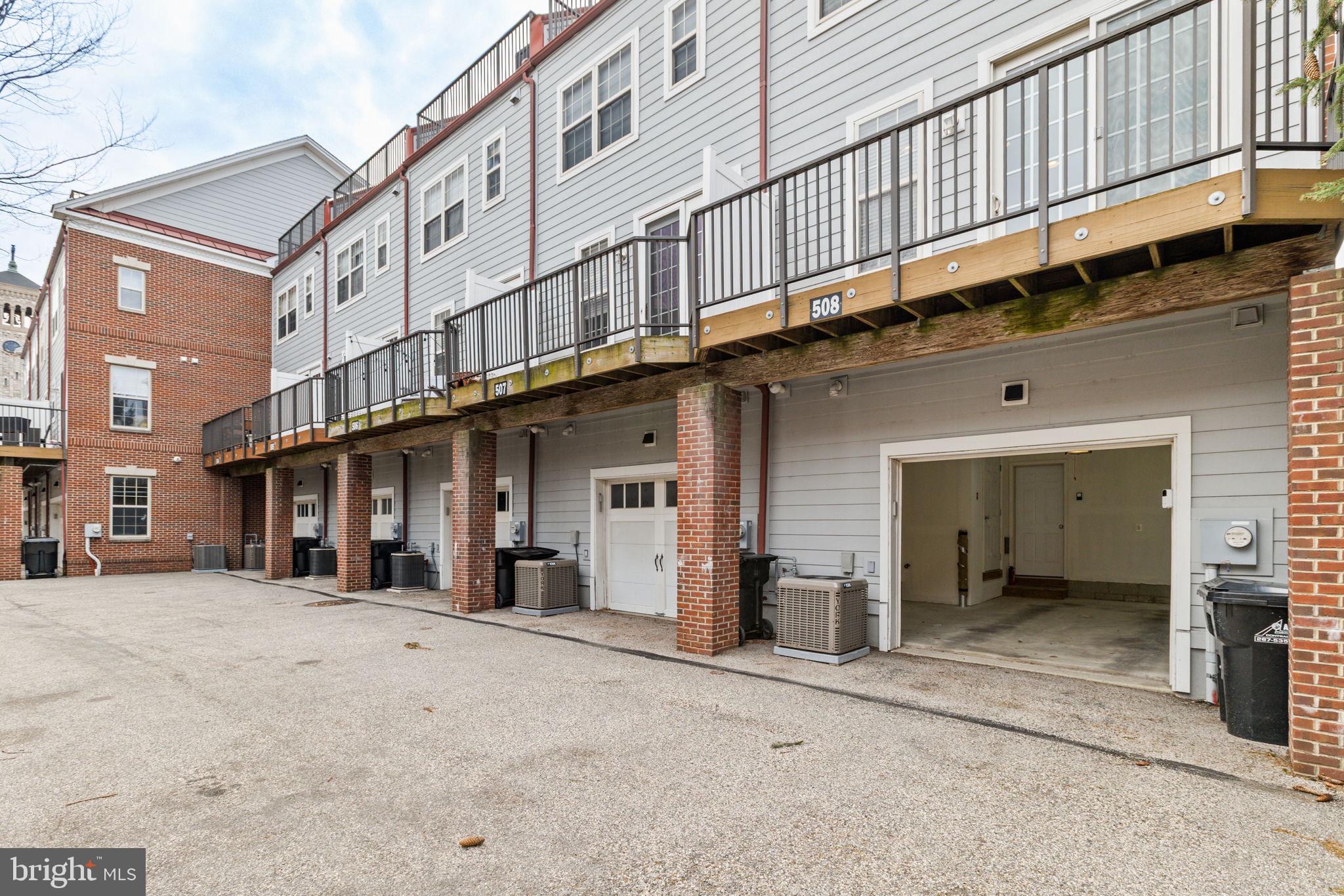 NAVAL SQUARE - Residential