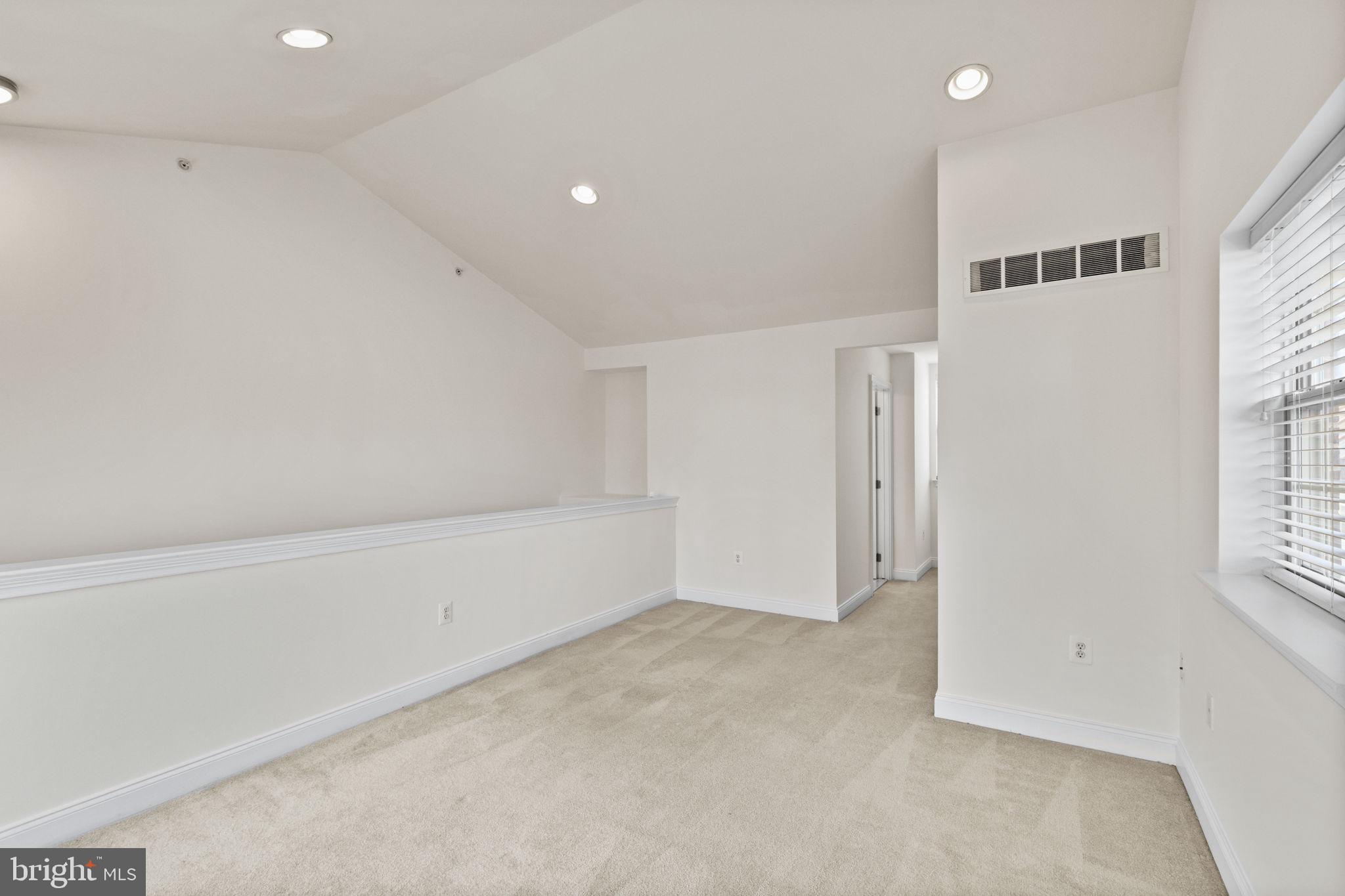 NAVAL SQUARE - Residential