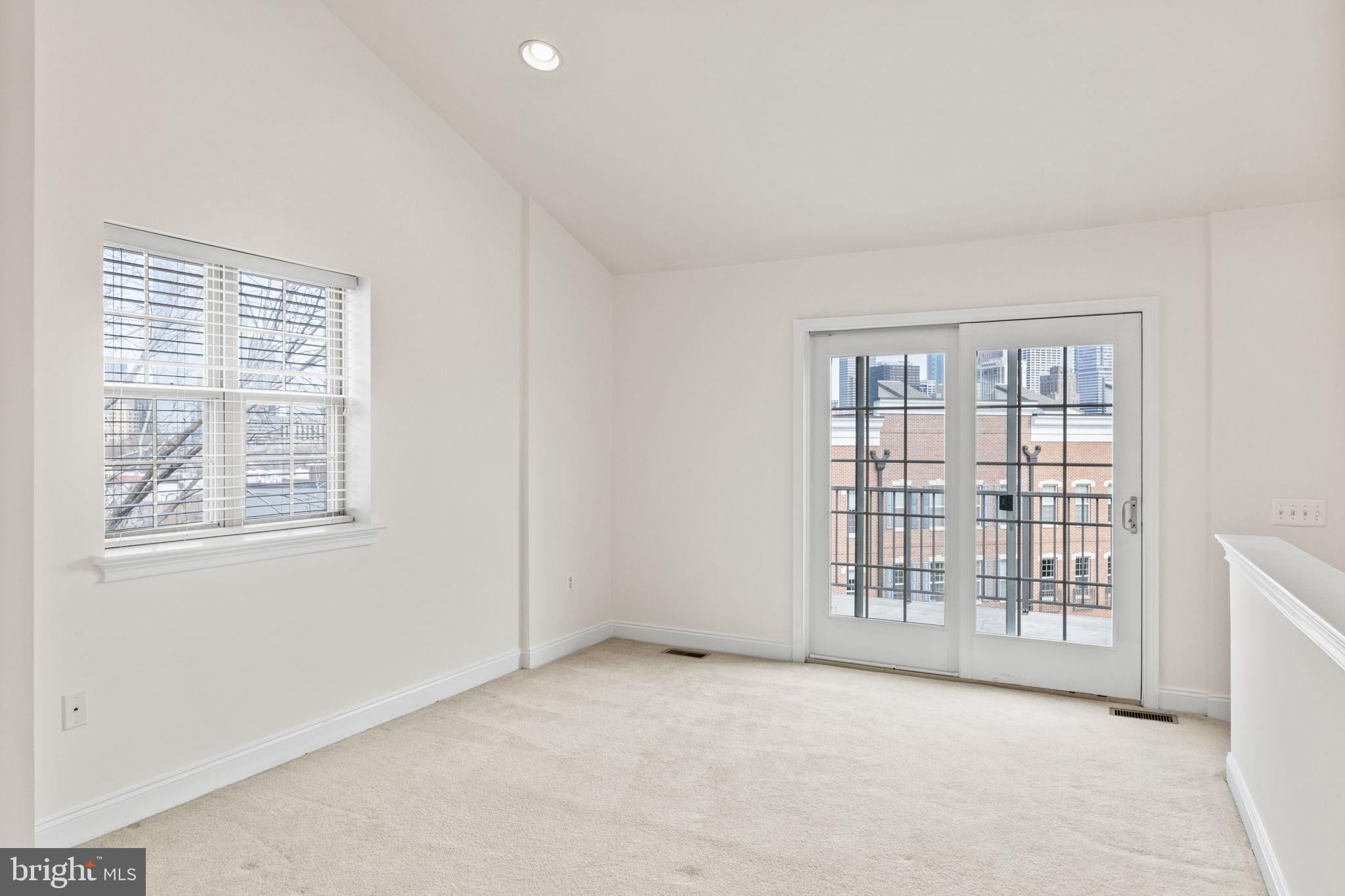 NAVAL SQUARE - Residential