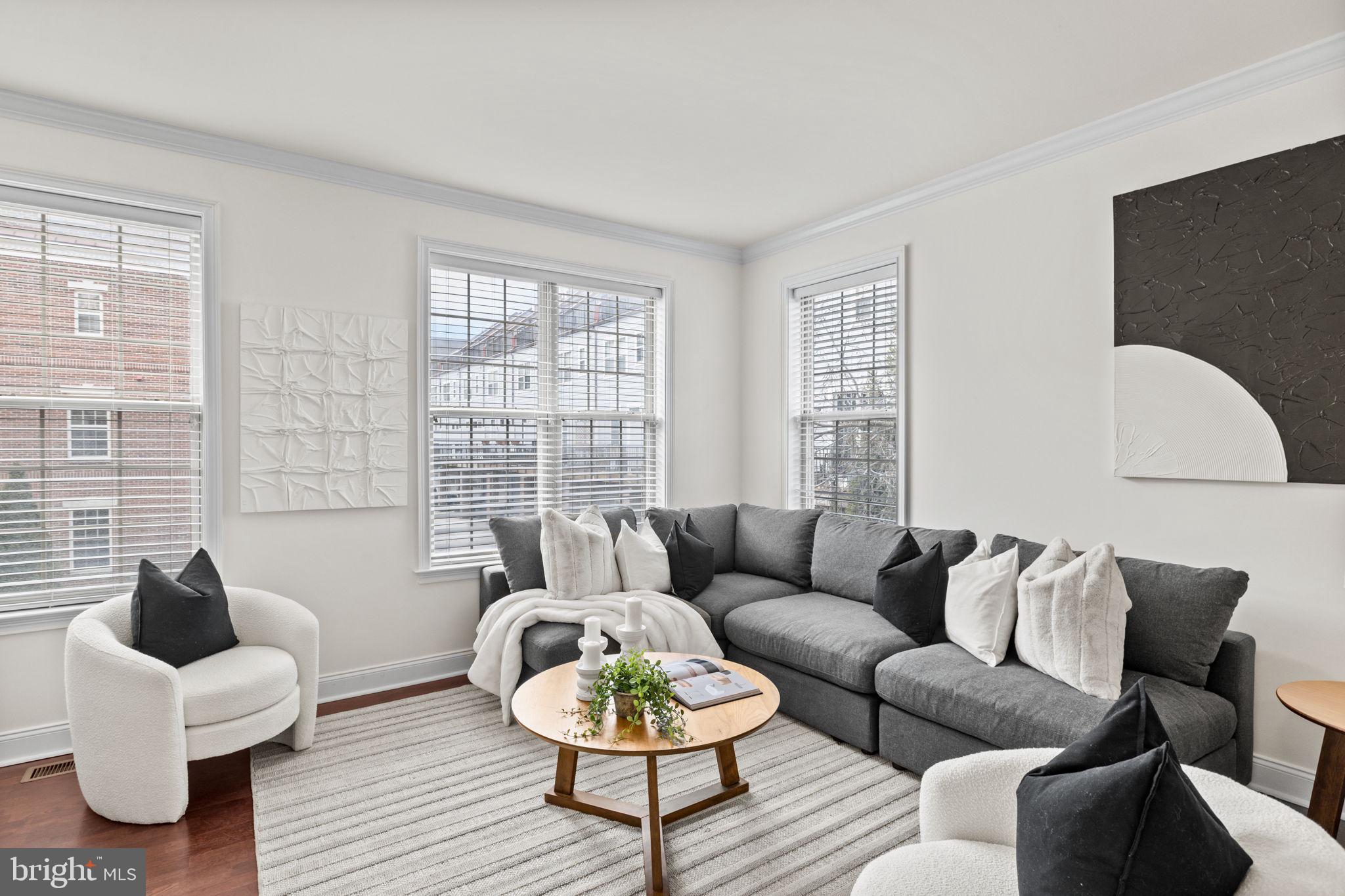 NAVAL SQUARE - Residential