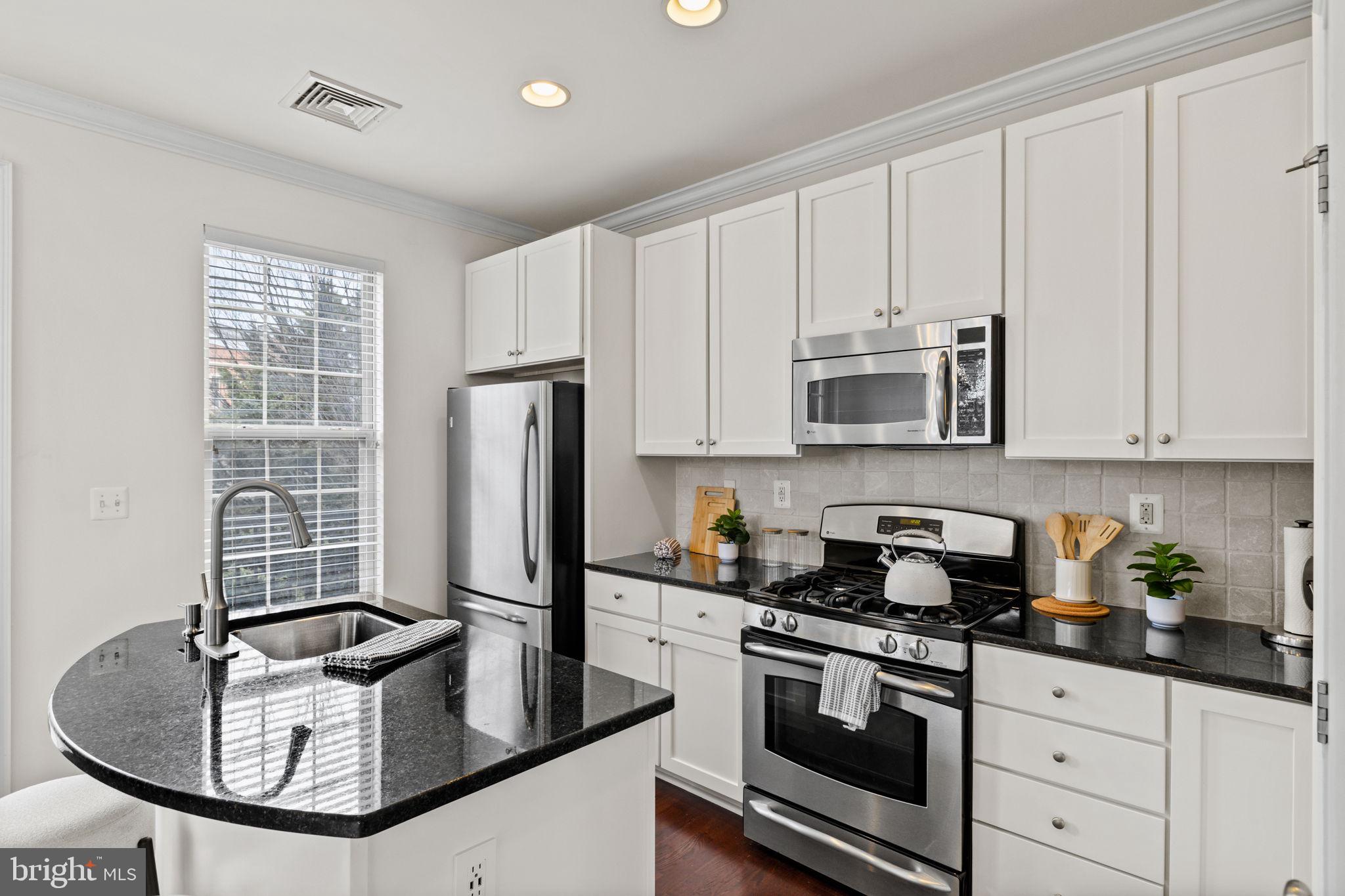 NAVAL SQUARE - Residential