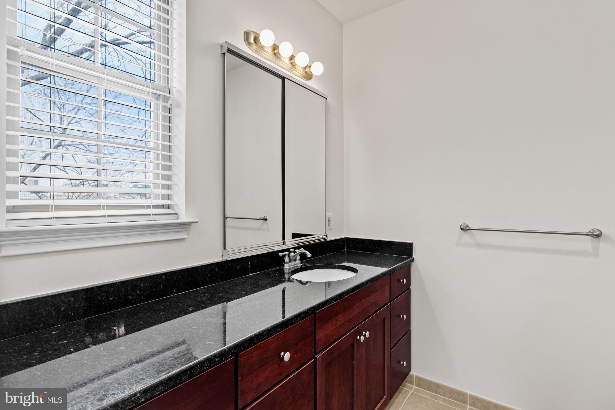 NAVAL SQUARE - Residential