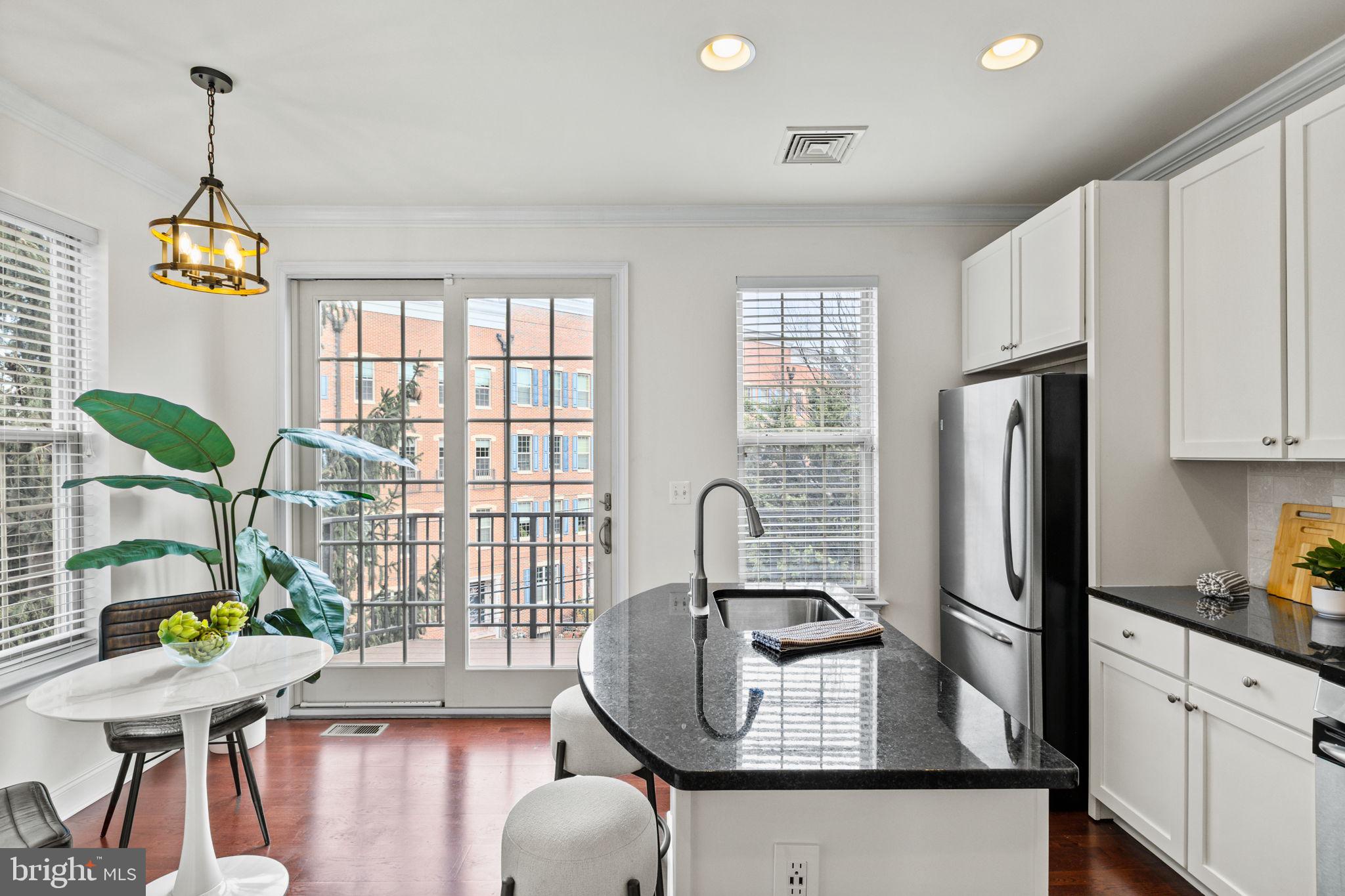 NAVAL SQUARE - Residential