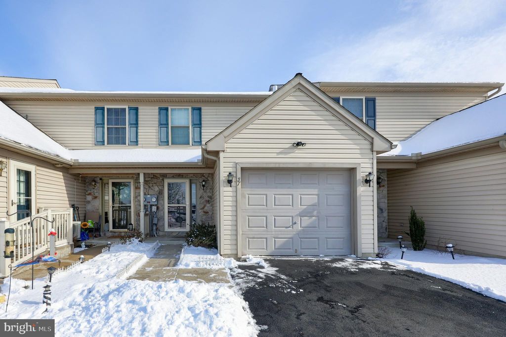 Photo of 57 Chickadee Circle, LEOLA, PA 17540 (MLS # PALA2063106)