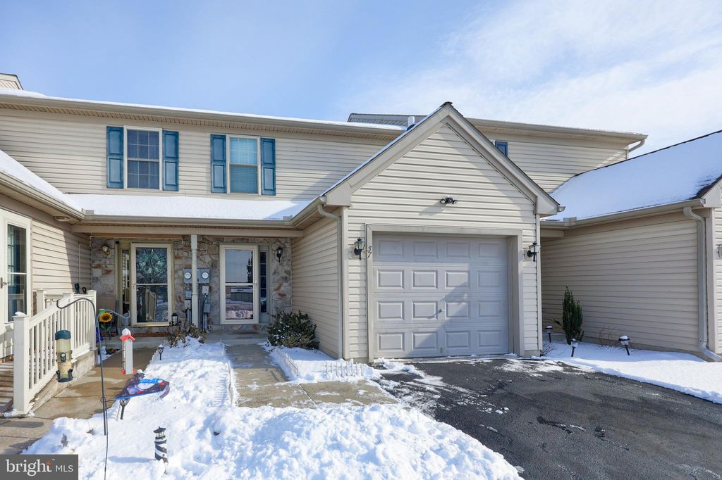 Photo of 57 Chickadee Circle, LEOLA, PA 17540 (MLS # PALA2063106)