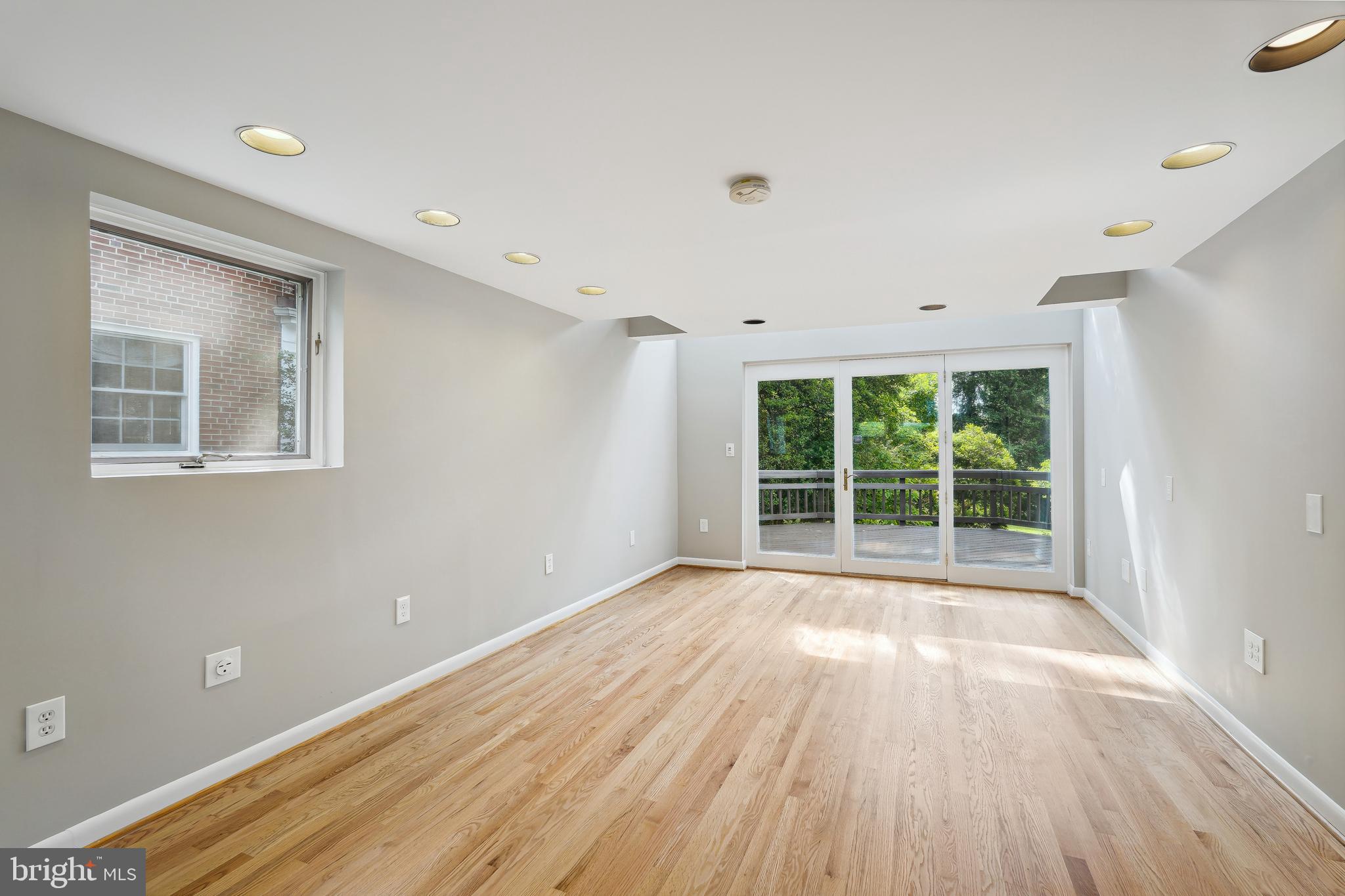 WOODSIDE PARK - Residential