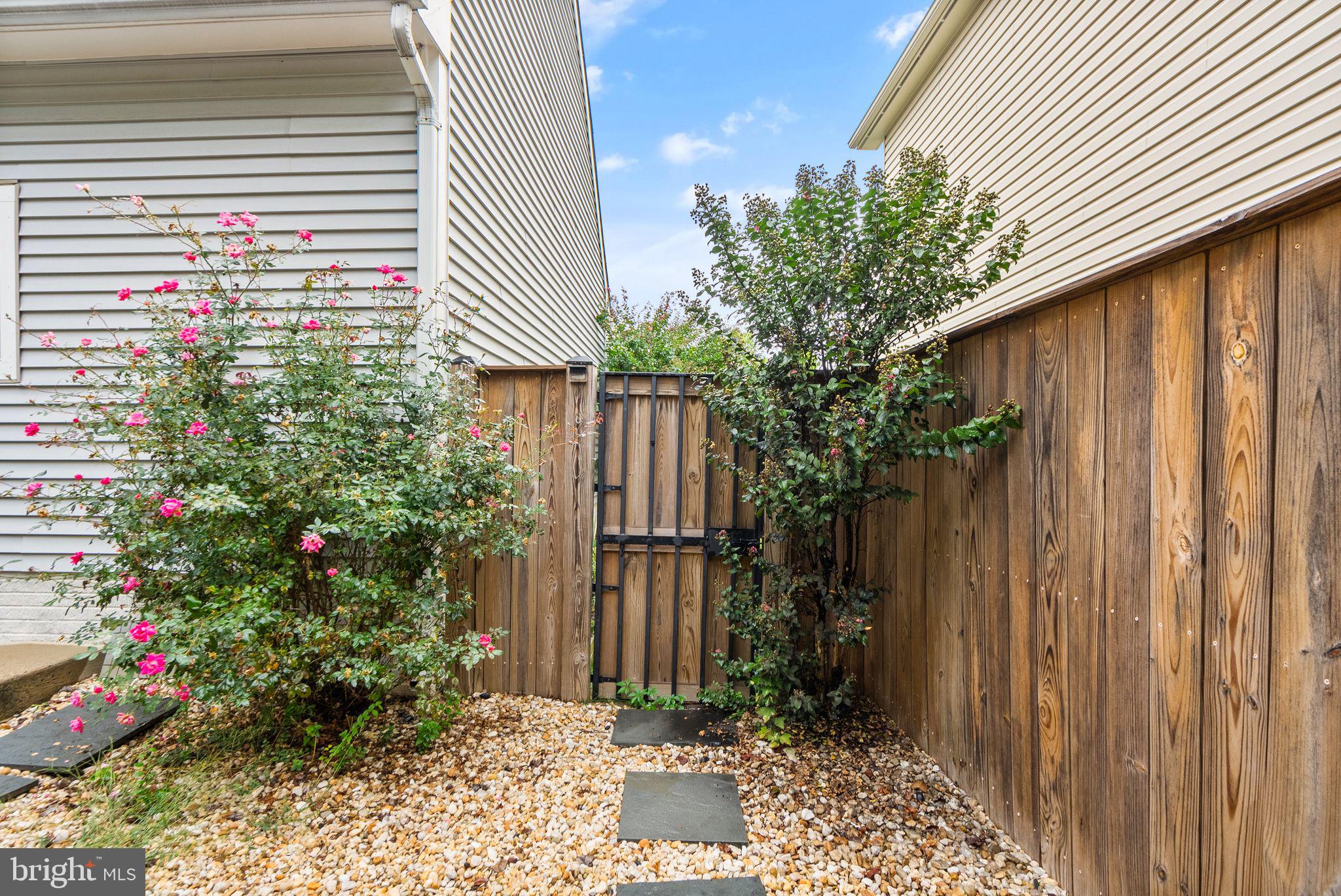 CROSSPOINTE - Residential